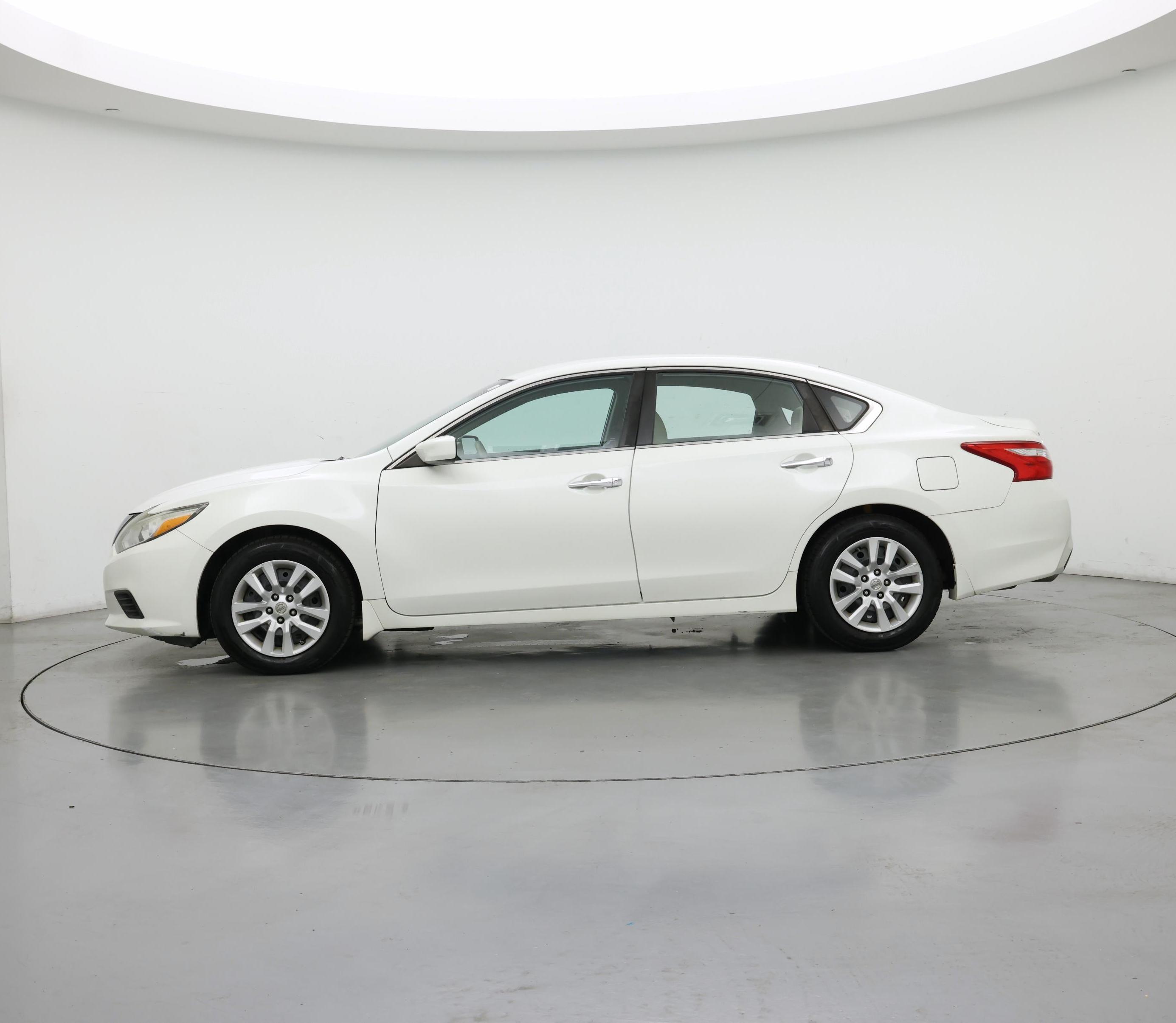 Thumbnail: 2017 Nissan Altima - 3