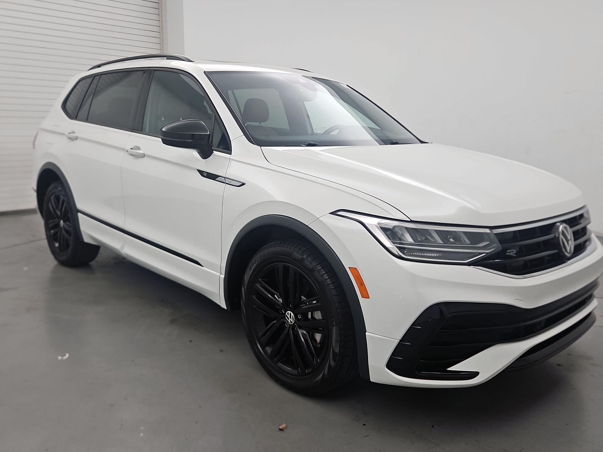 Thumbnail: 2018 Volkswagen Tiguan - 1