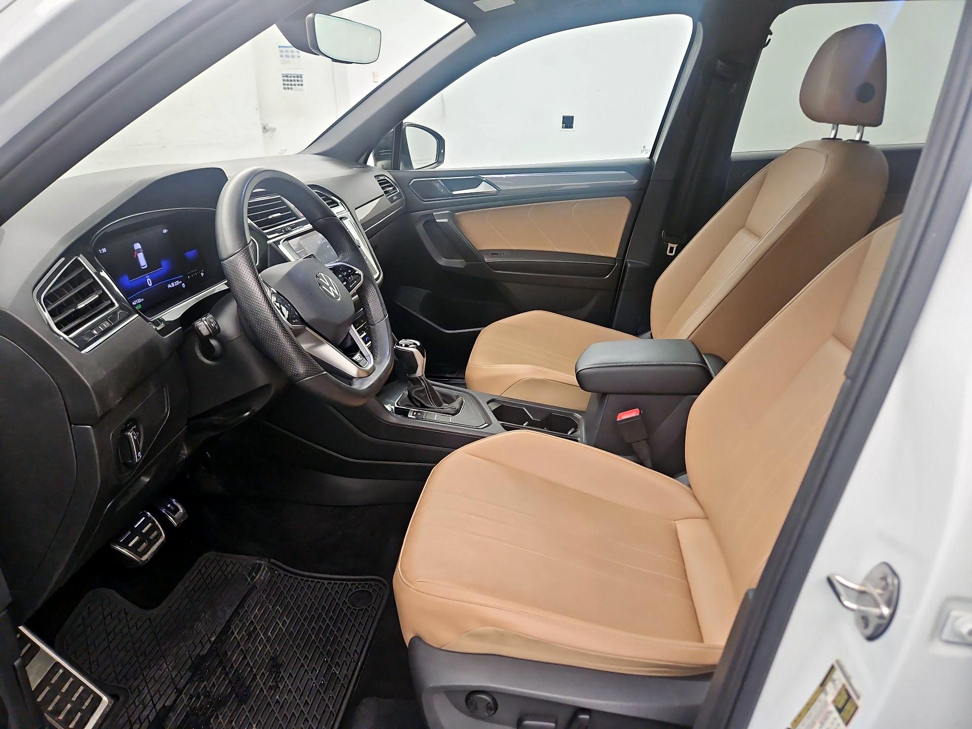 Thumbnail: 2018 Volkswagen Tiguan - 9
