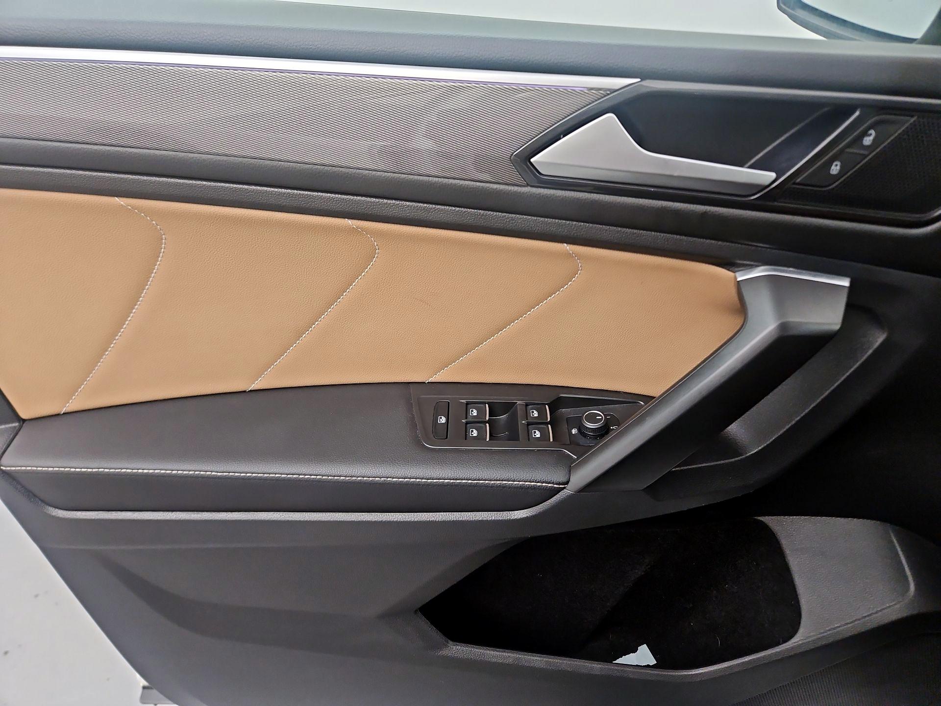 Thumbnail: 2018 Volkswagen Tiguan - 10