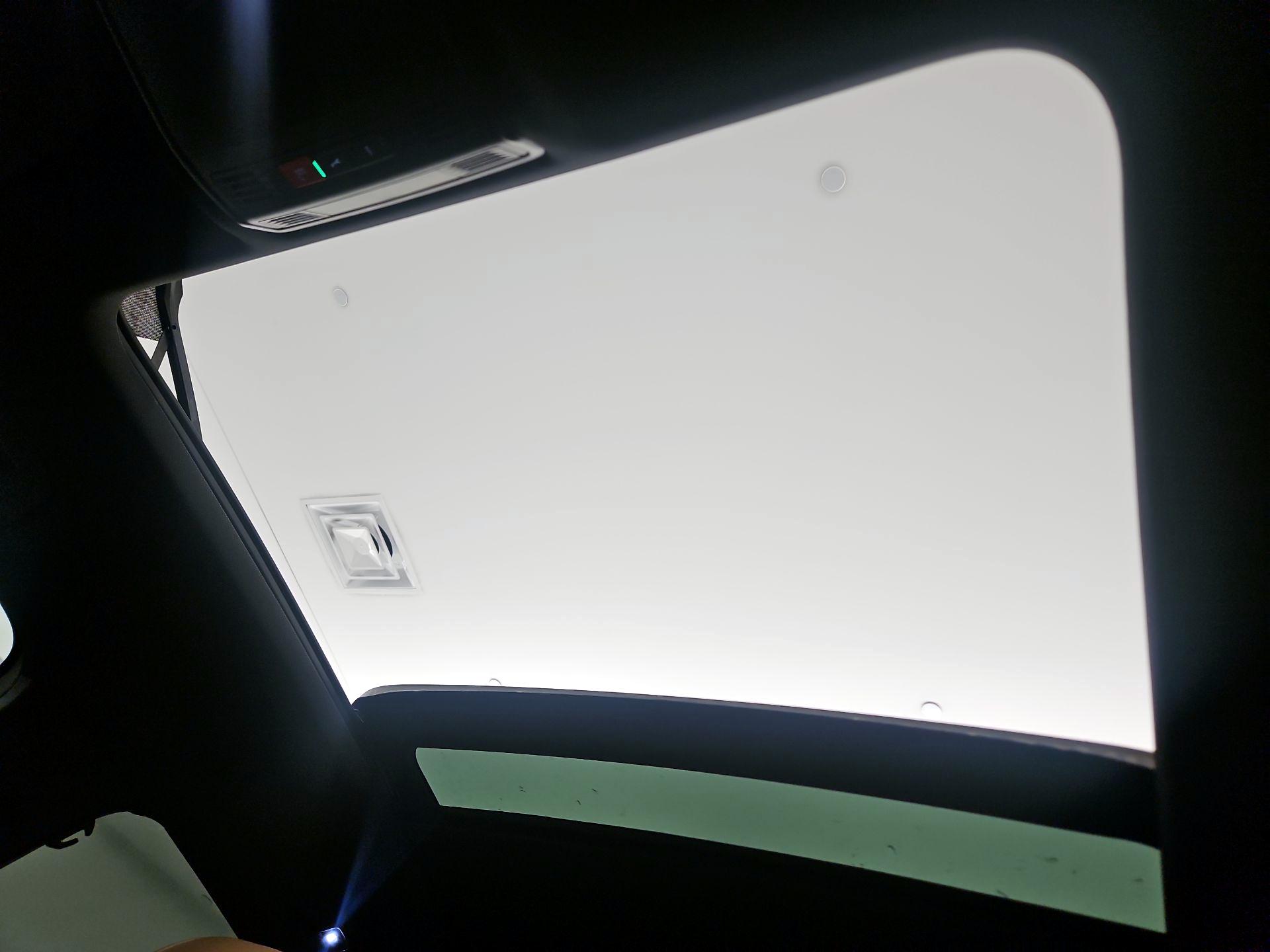 Thumbnail: 2018 Volkswagen Tiguan - 17