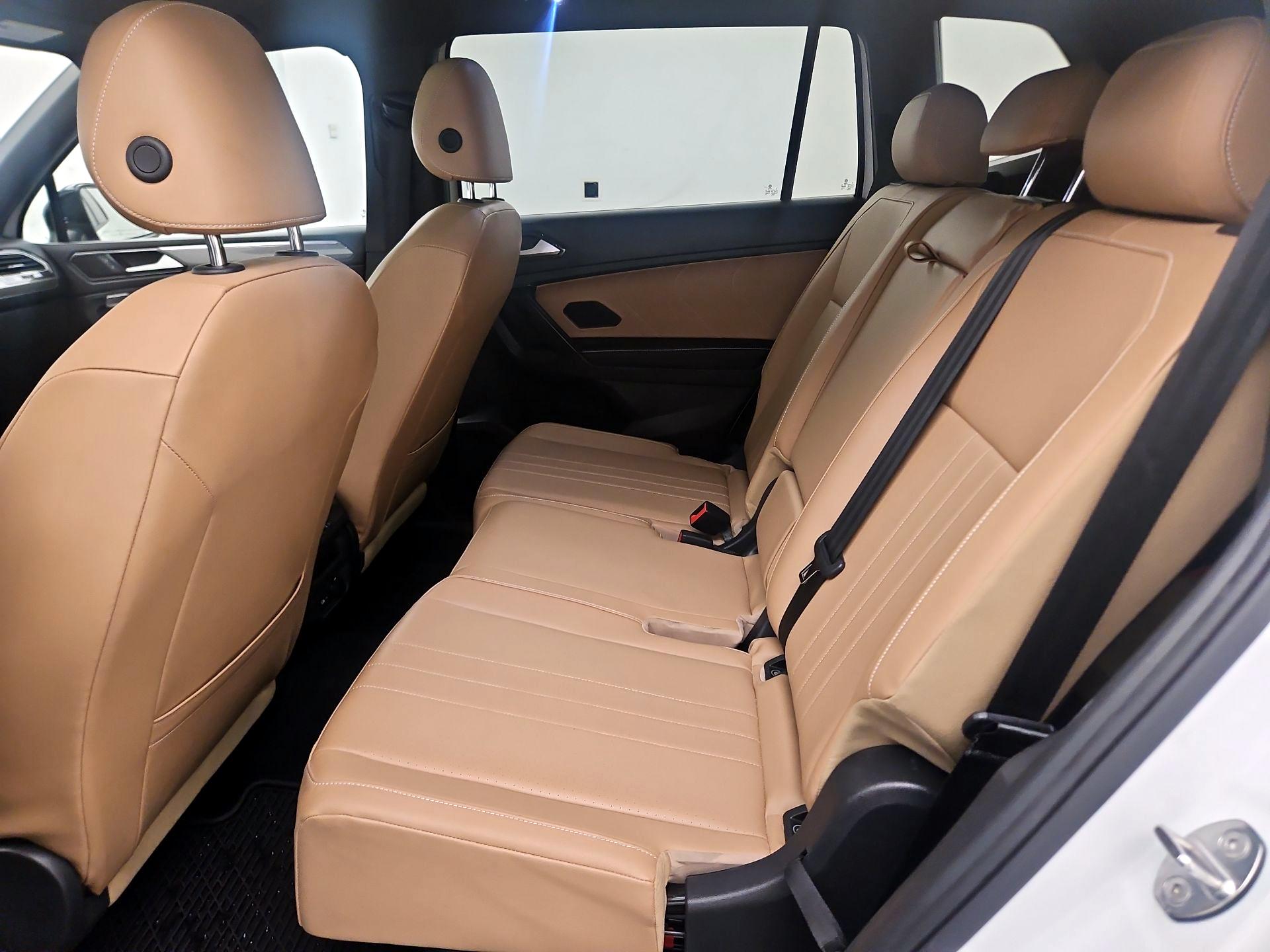 Thumbnail: 2018 Volkswagen Tiguan - 18