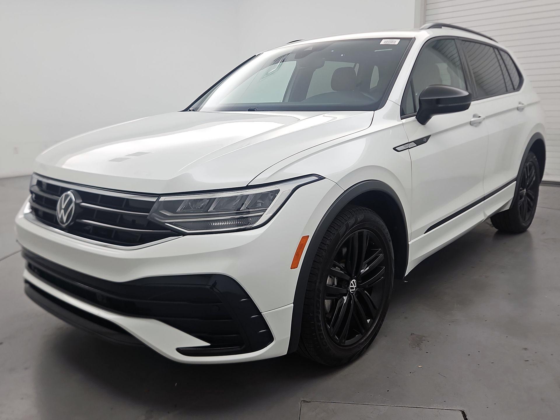 Thumbnail: 2018 Volkswagen Tiguan - 3