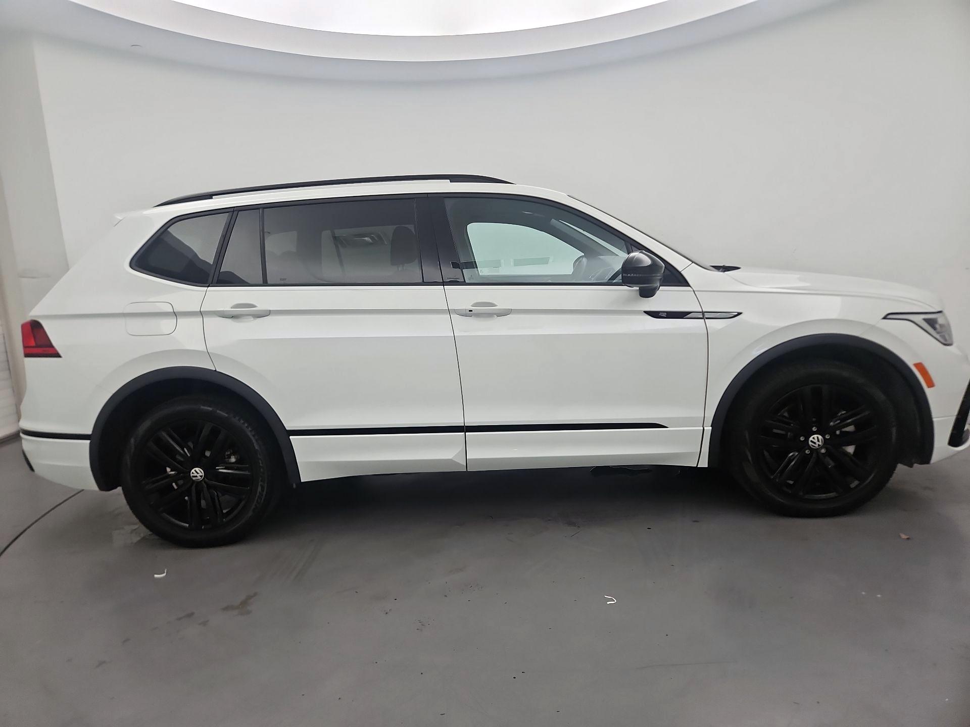 Thumbnail: 2018 Volkswagen Tiguan - 4