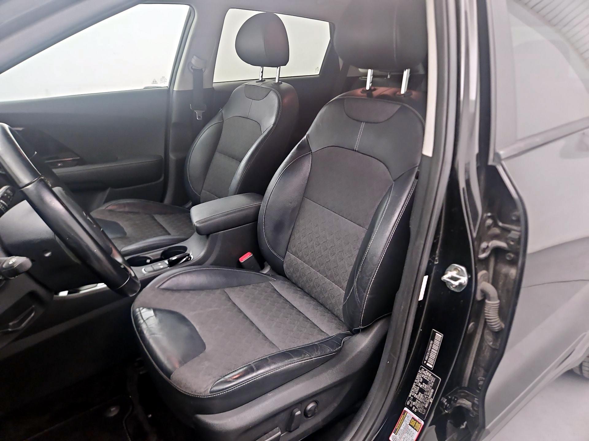 Thumbnail: 2017 Kia Niro - 11