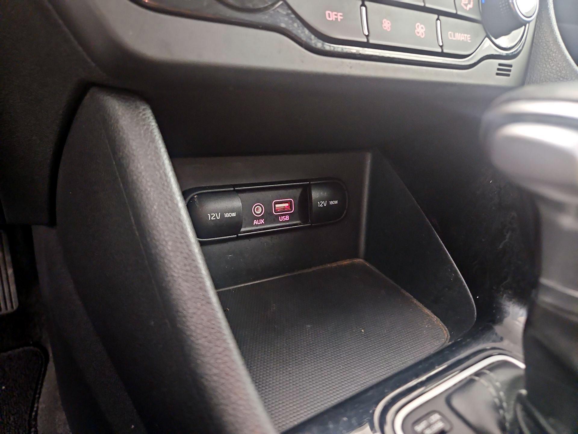 Thumbnail: 2017 Kia Niro - 18