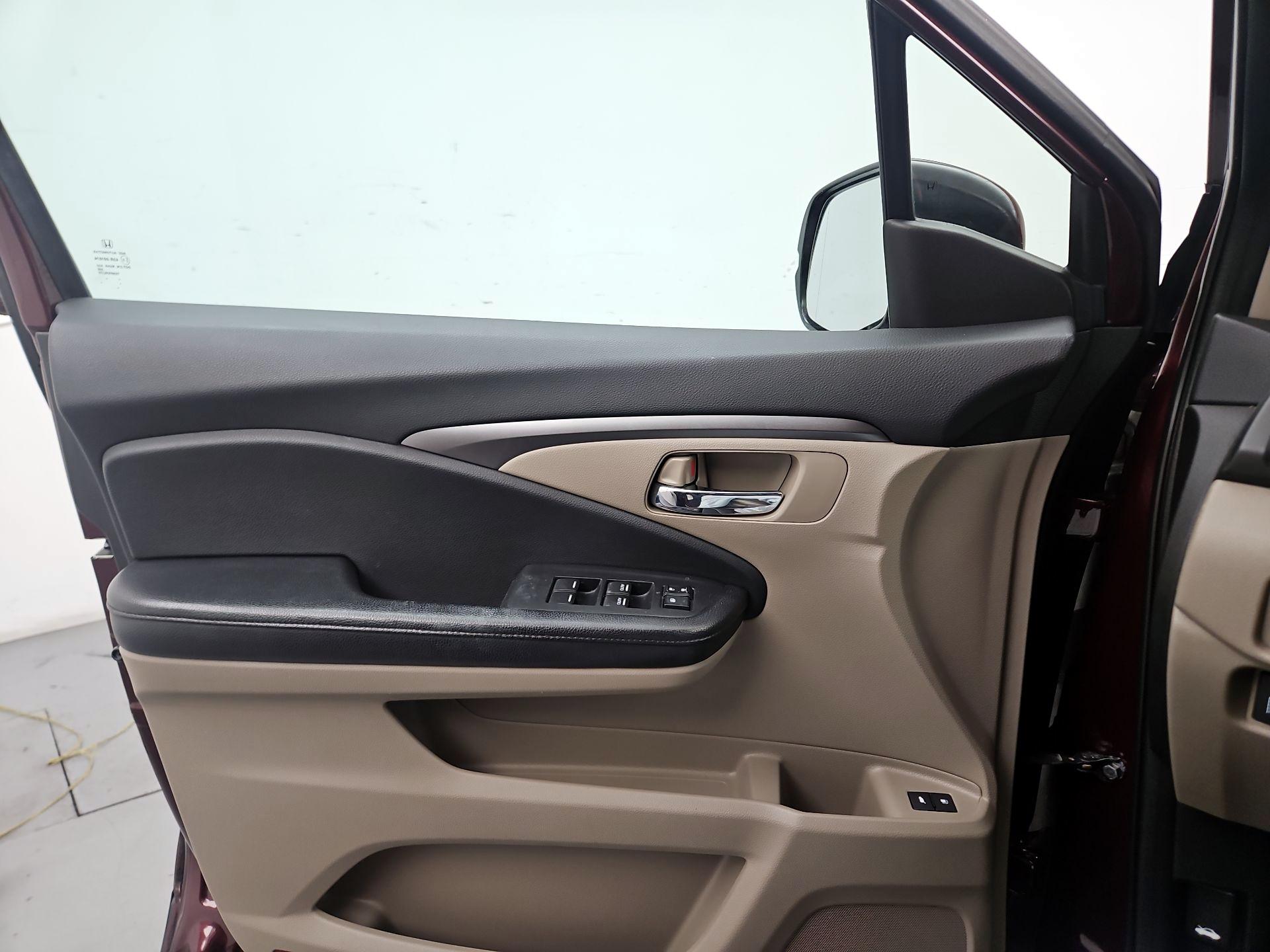 Thumbnail: 2016 Honda Pilot - 12