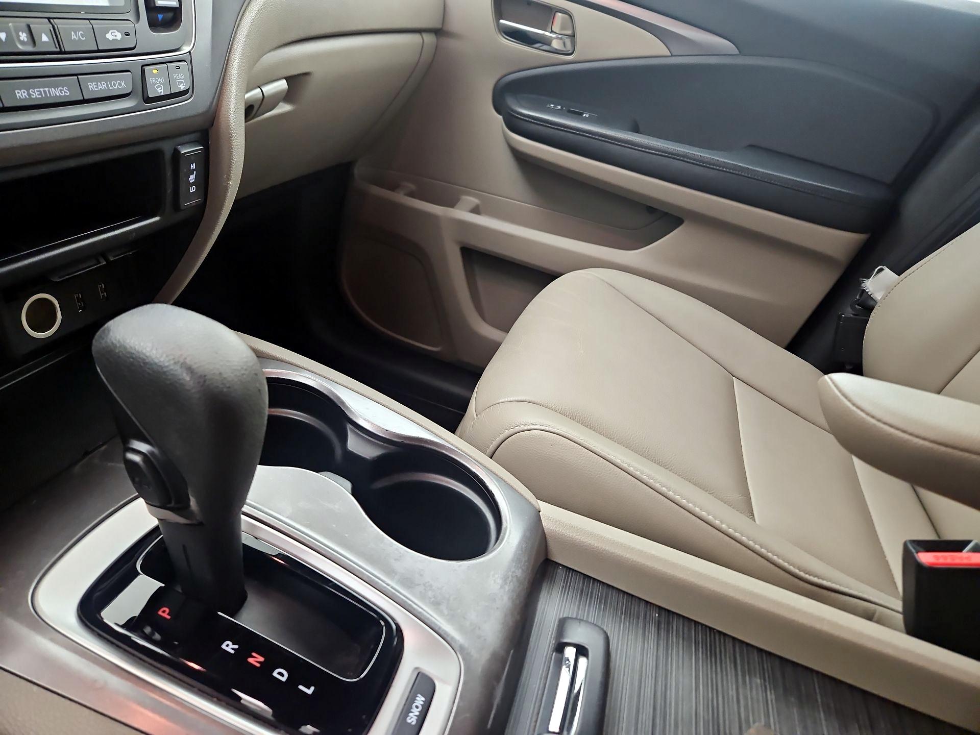 Thumbnail: 2016 Honda Pilot - 15