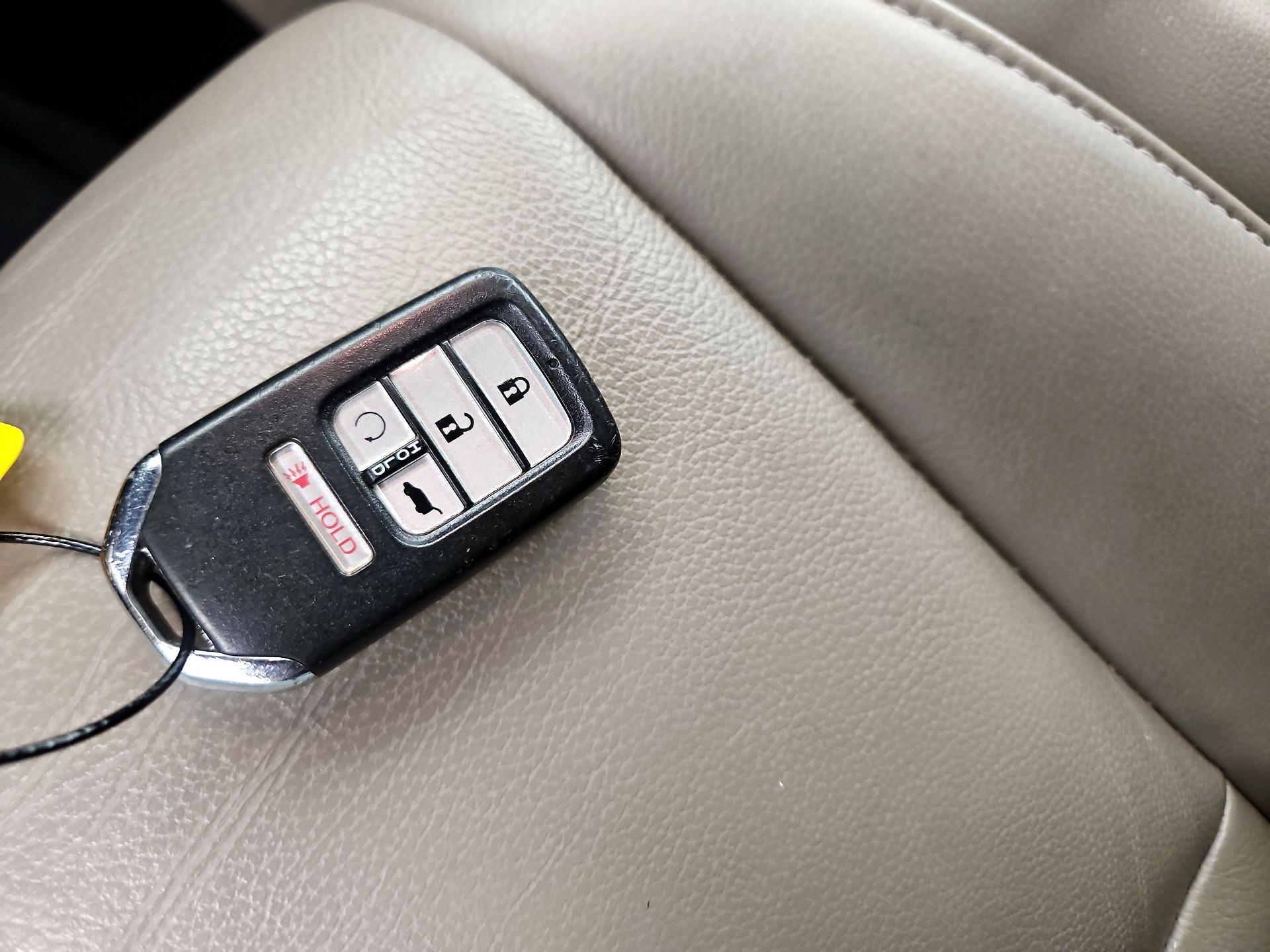 Thumbnail: 2016 Honda Pilot - 19