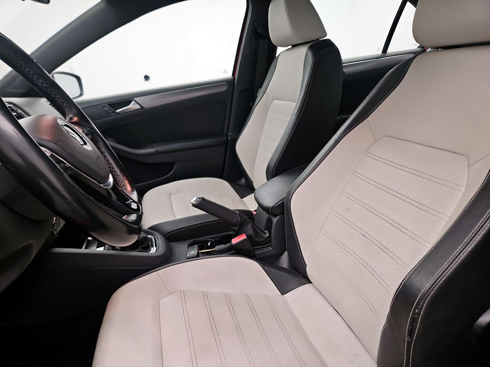 Thumbnail: 2016 Volkswagen Jetta - 11