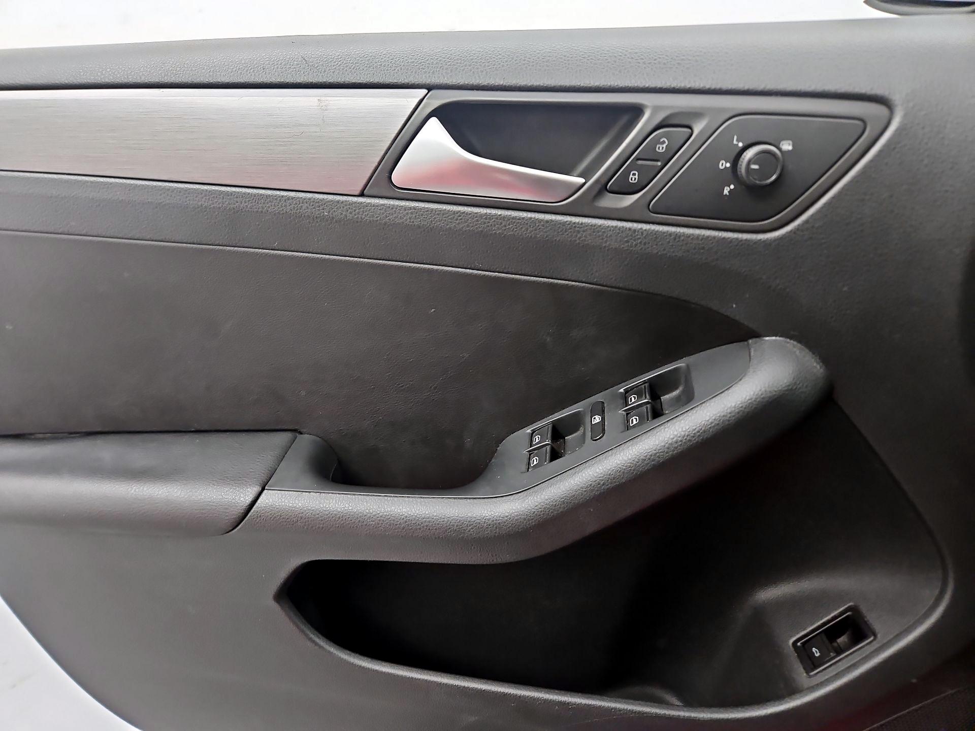 Thumbnail: 2016 Volkswagen Jetta - 12