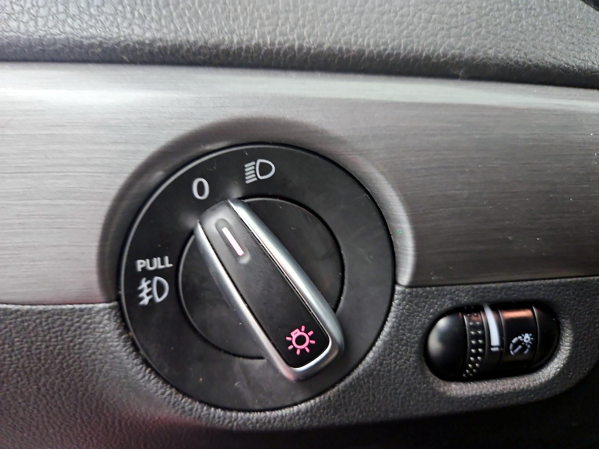 Thumbnail: 2016 Volkswagen Jetta - 13