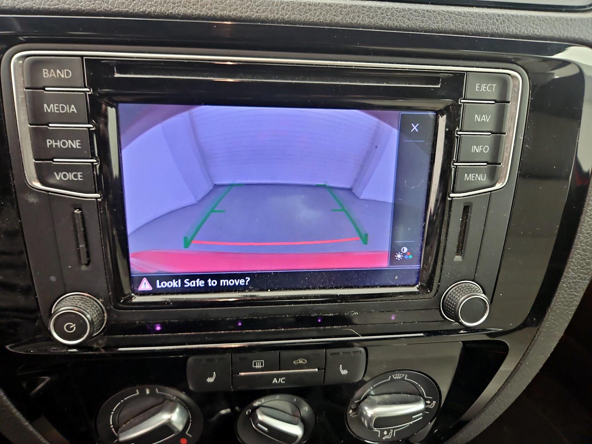 Thumbnail: 2016 Volkswagen Jetta - 14