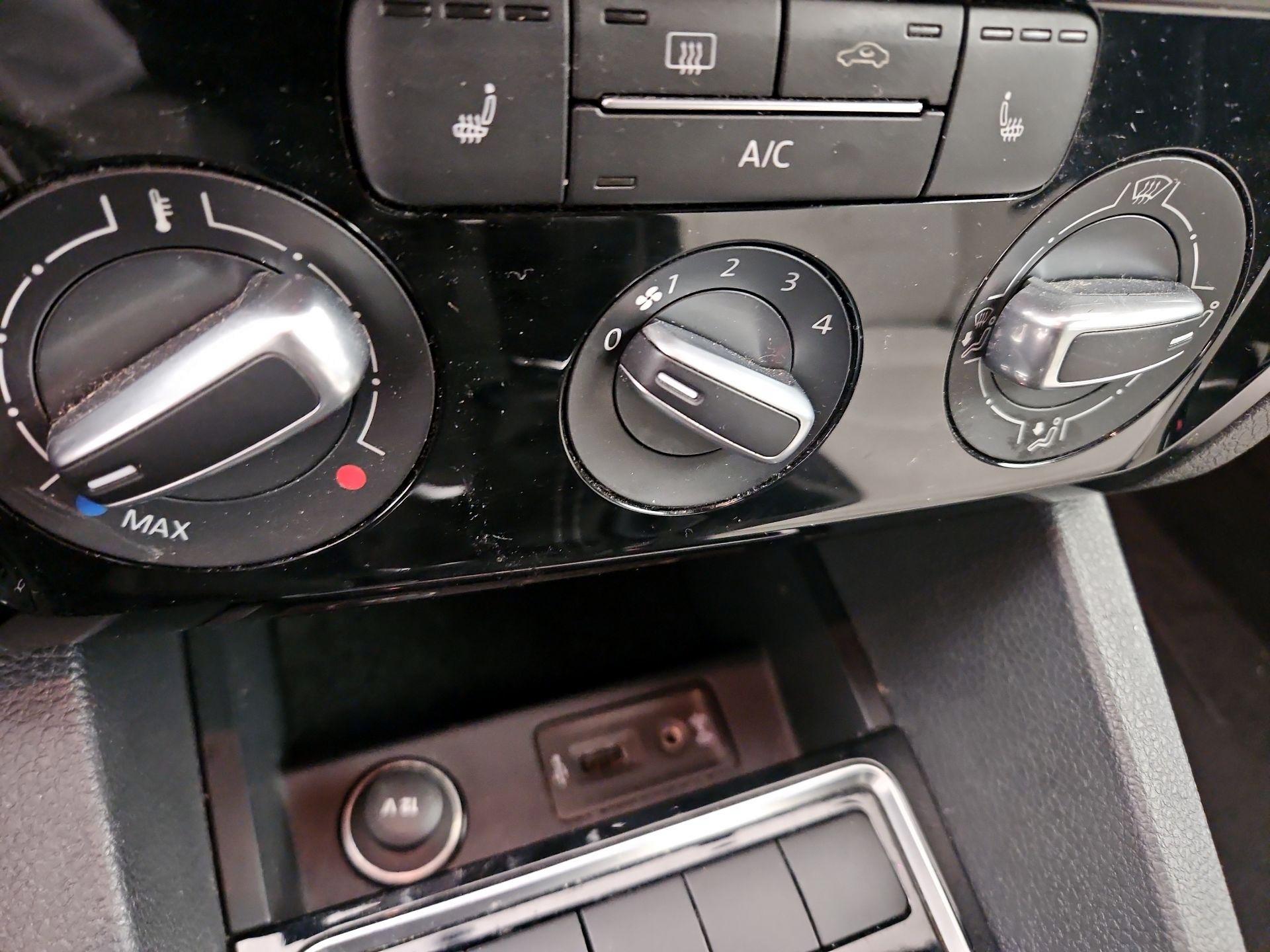 Thumbnail: 2016 Volkswagen Jetta - 16