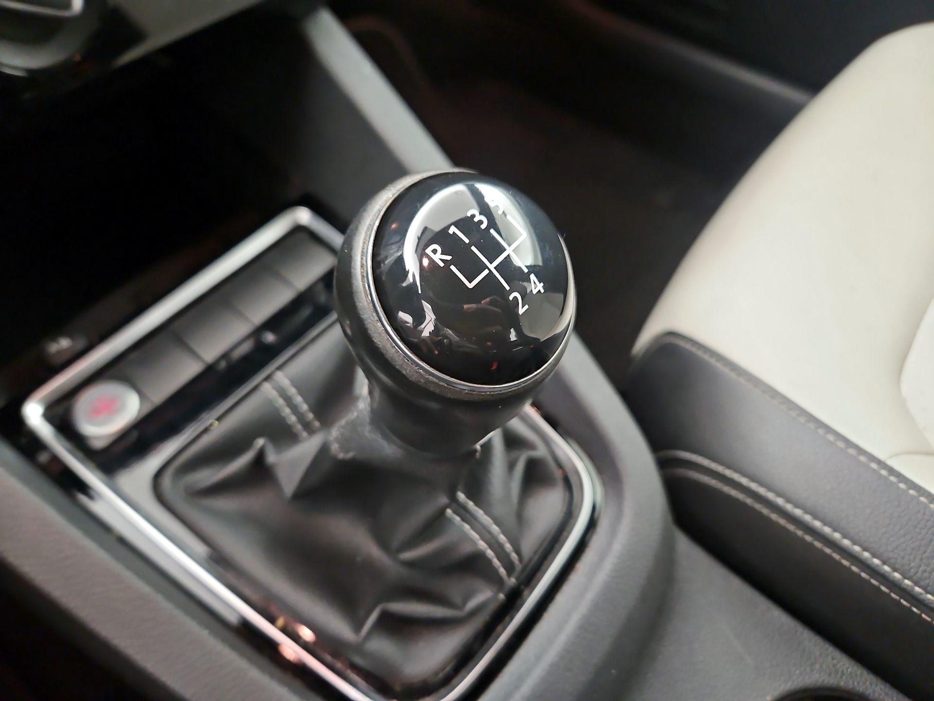 Thumbnail: 2016 Volkswagen Jetta - 17