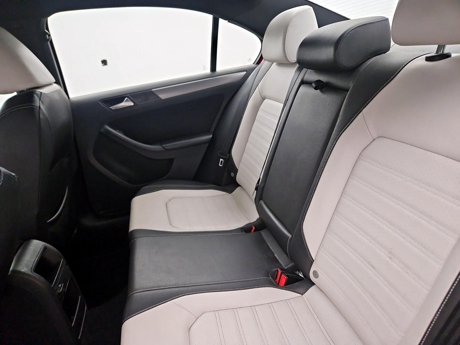 Thumbnail: 2016 Volkswagen Jetta - 18