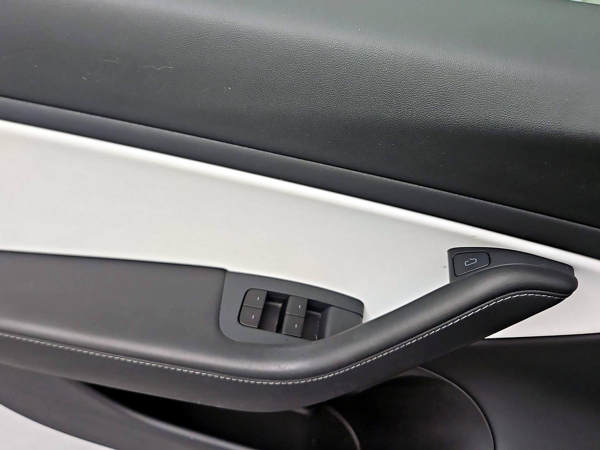 Thumbnail: 2021 Tesla Model 3 - 10