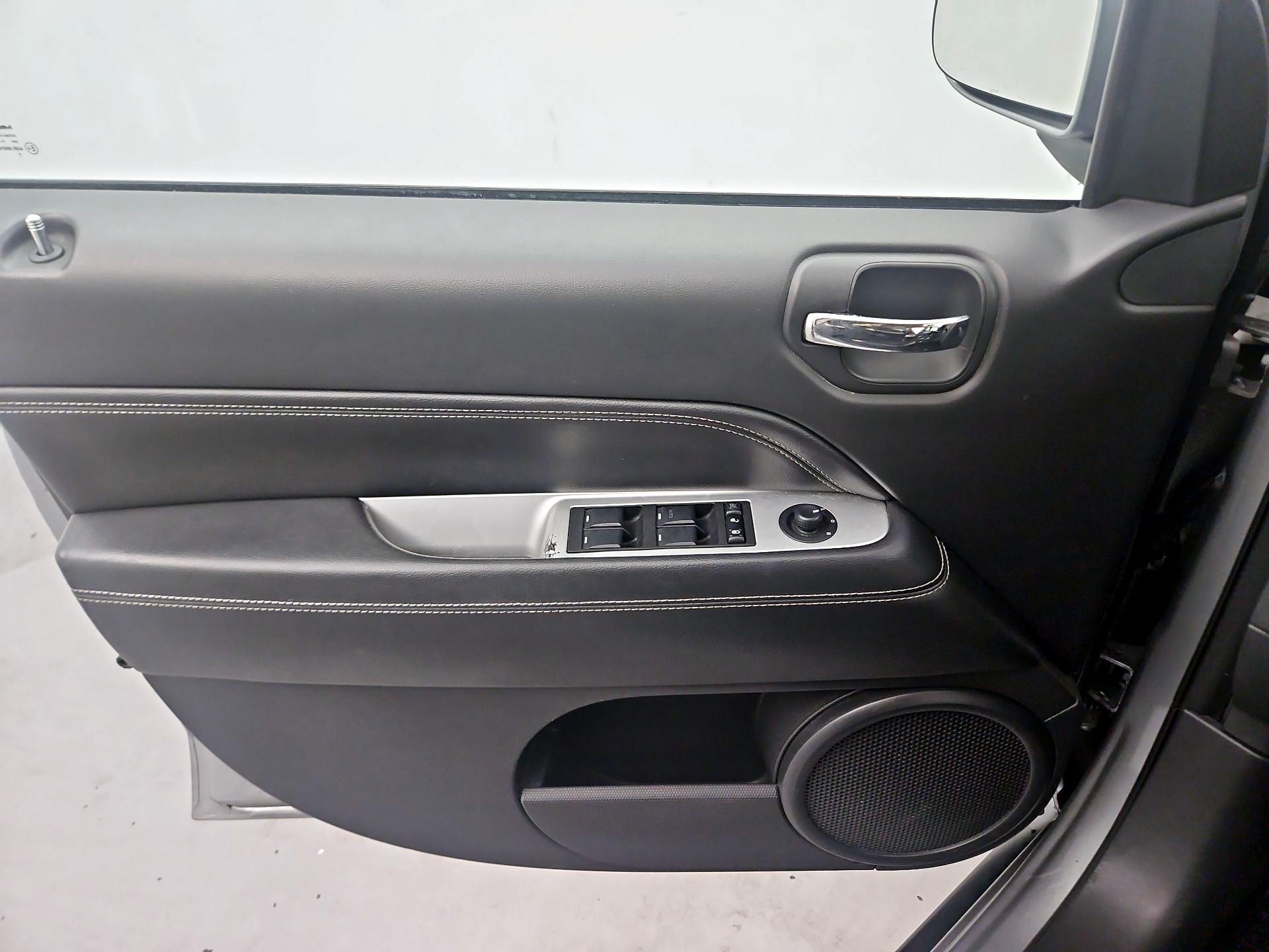 Thumbnail: 2017 Jeep Compass - 12