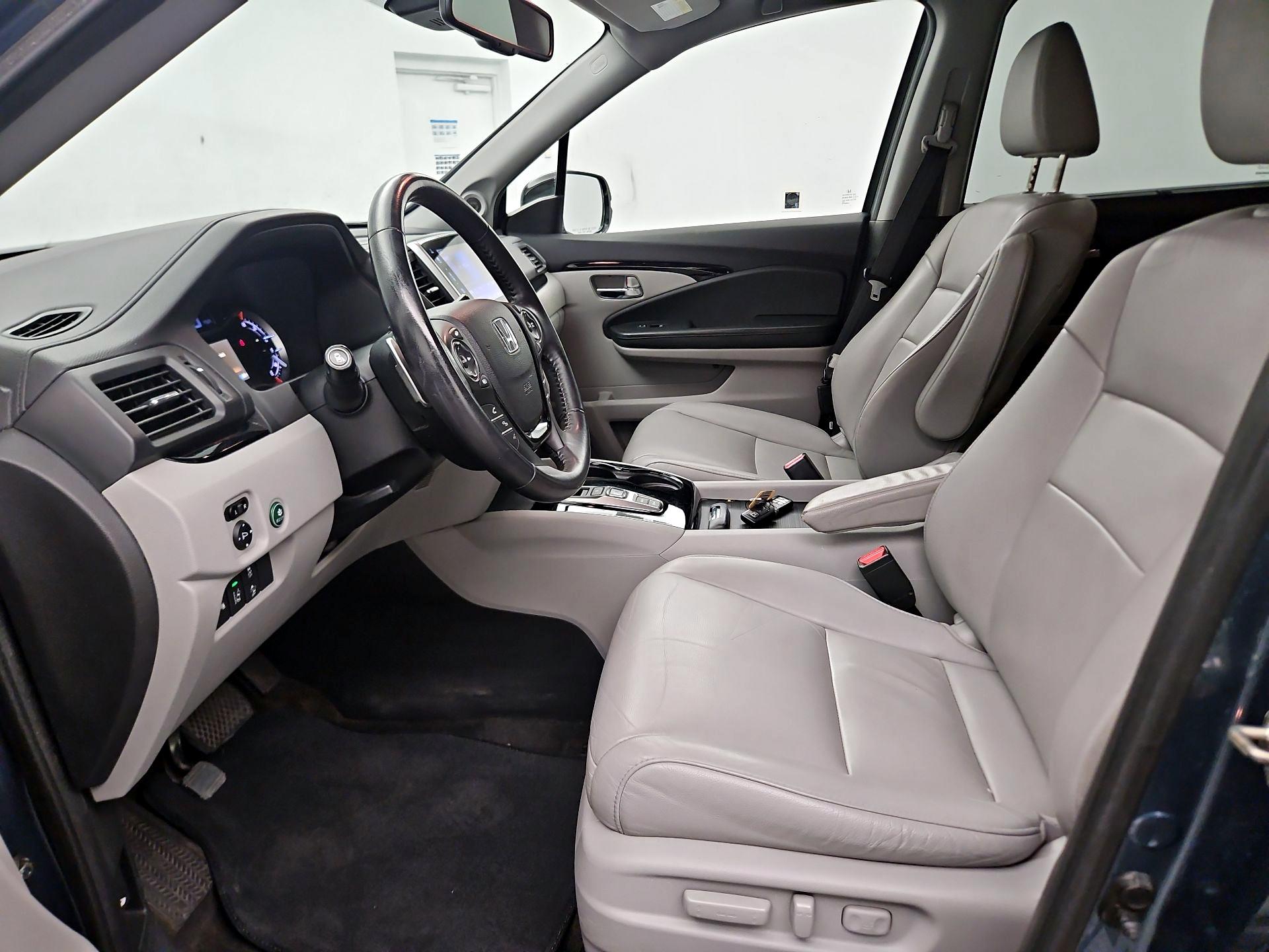 Thumbnail: 2017 Honda Pilot - 9