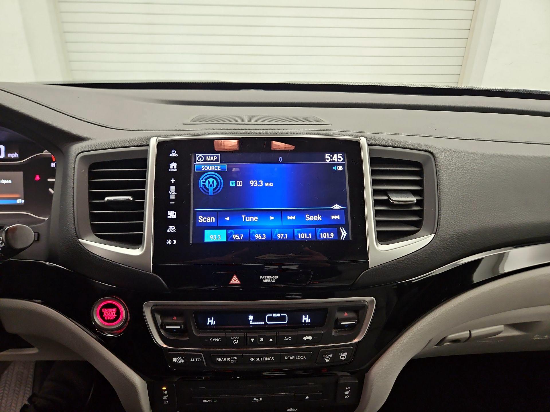 Thumbnail: 2017 Honda Pilot - 13