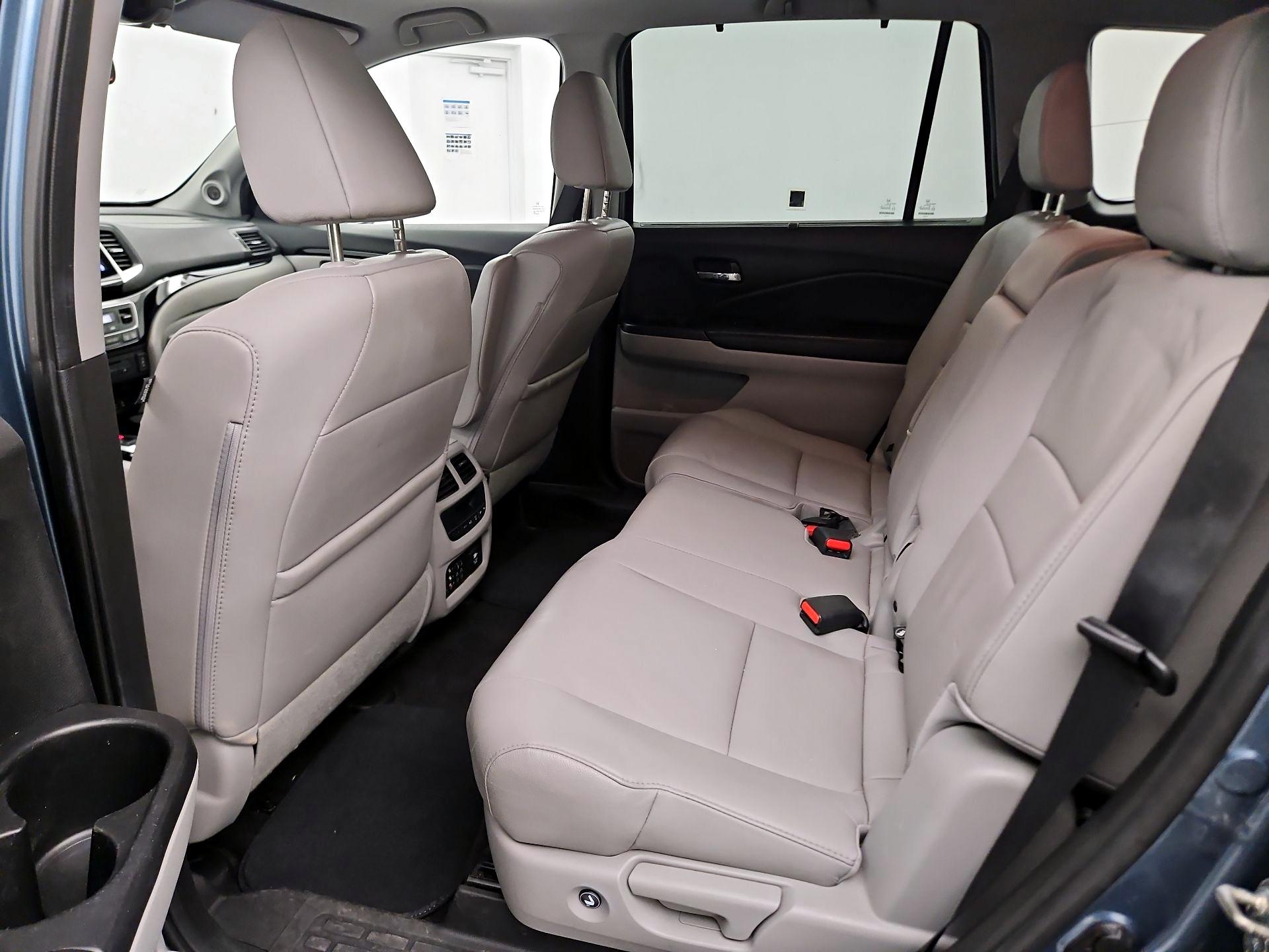 Thumbnail: 2017 Honda Pilot - 17