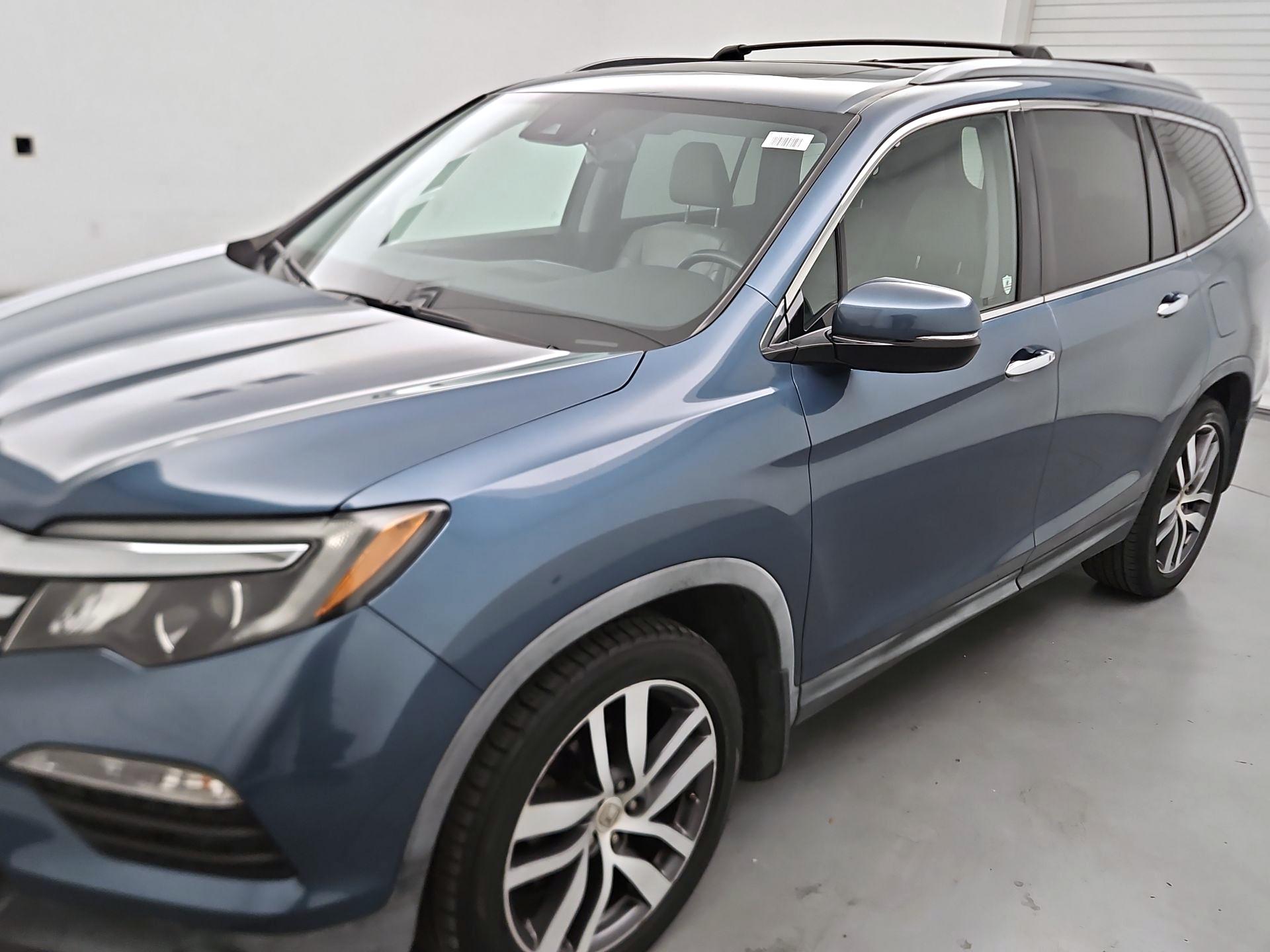 Thumbnail: 2017 Honda Pilot - 3