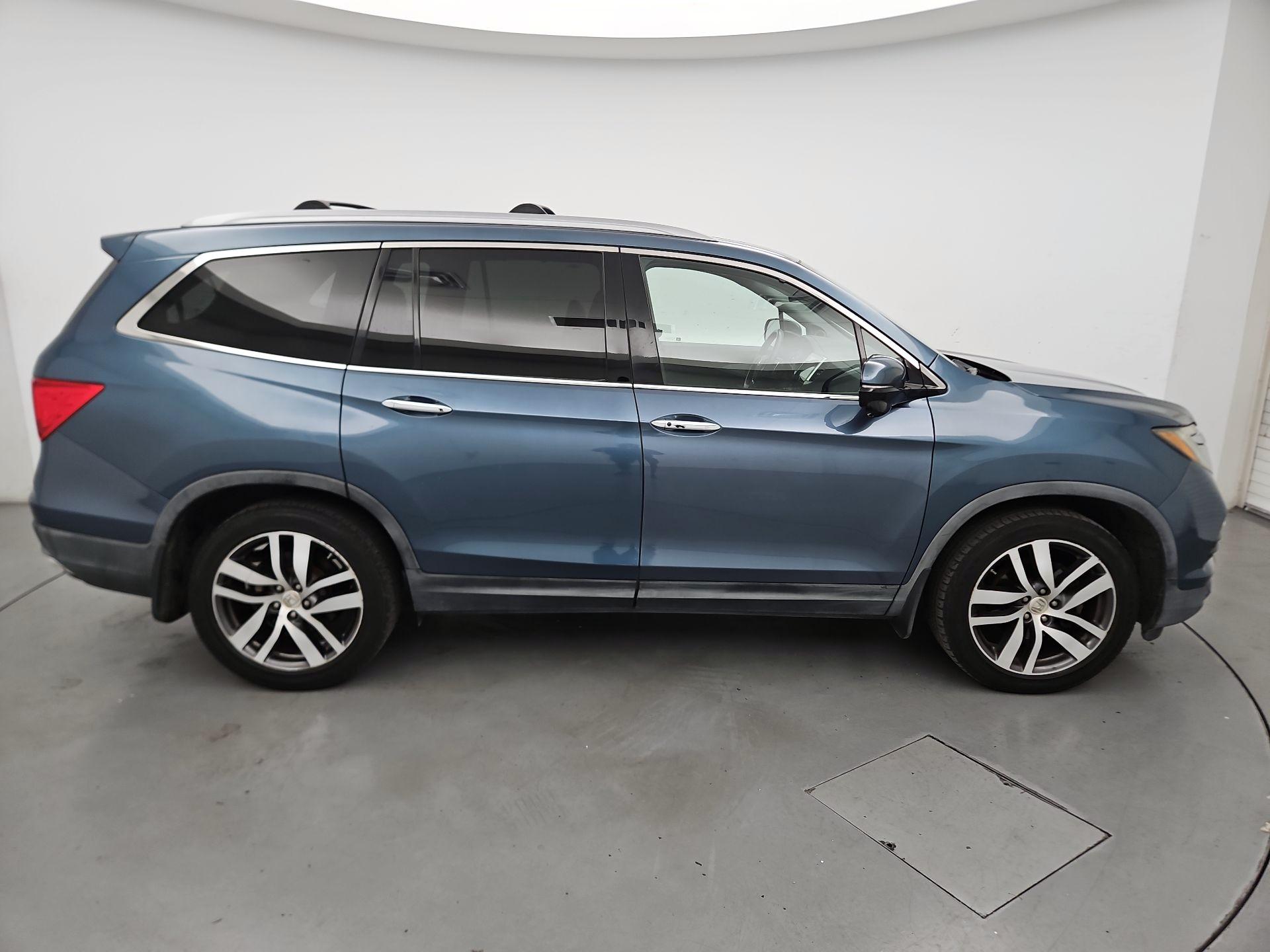 Thumbnail: 2017 Honda Pilot - 4