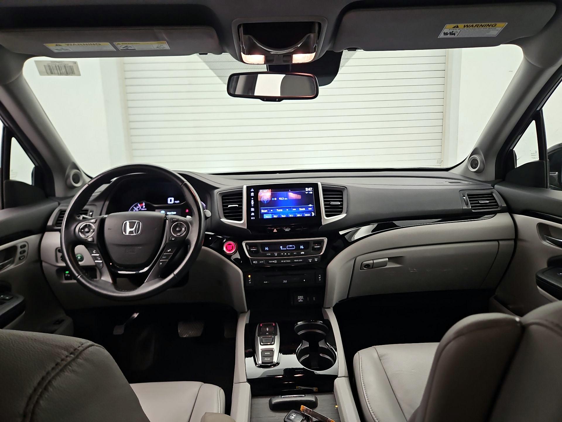 Thumbnail: 2017 Honda Pilot - 8