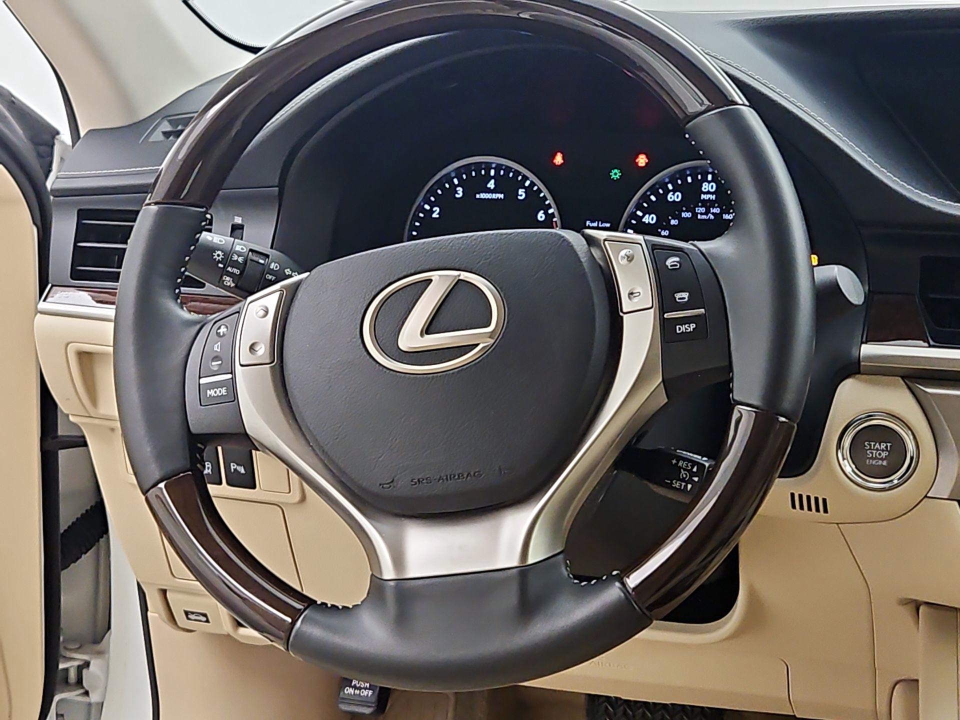 Thumbnail: 2015 Lexus ES - 10