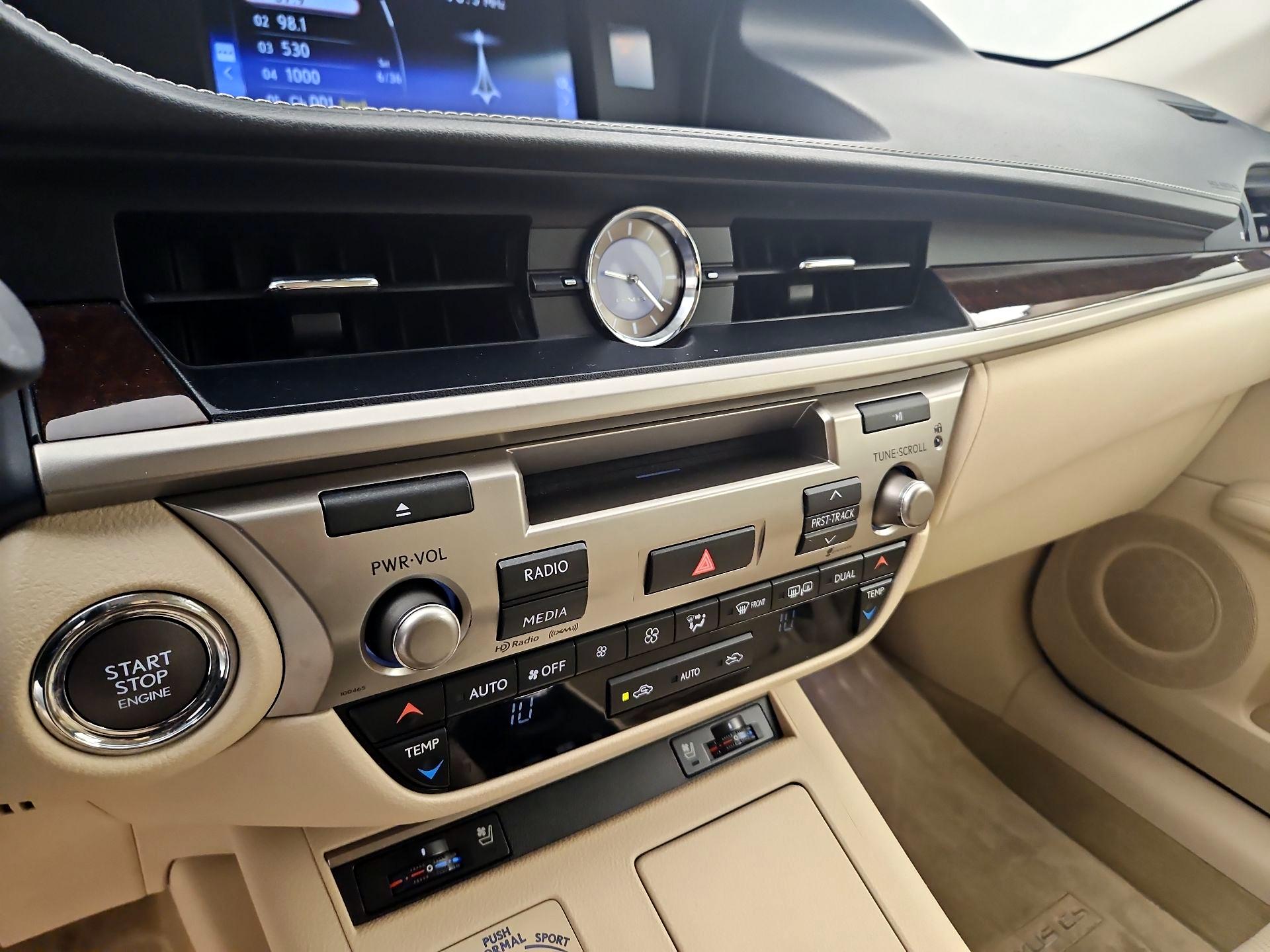 Thumbnail: 2015 Lexus ES - 14