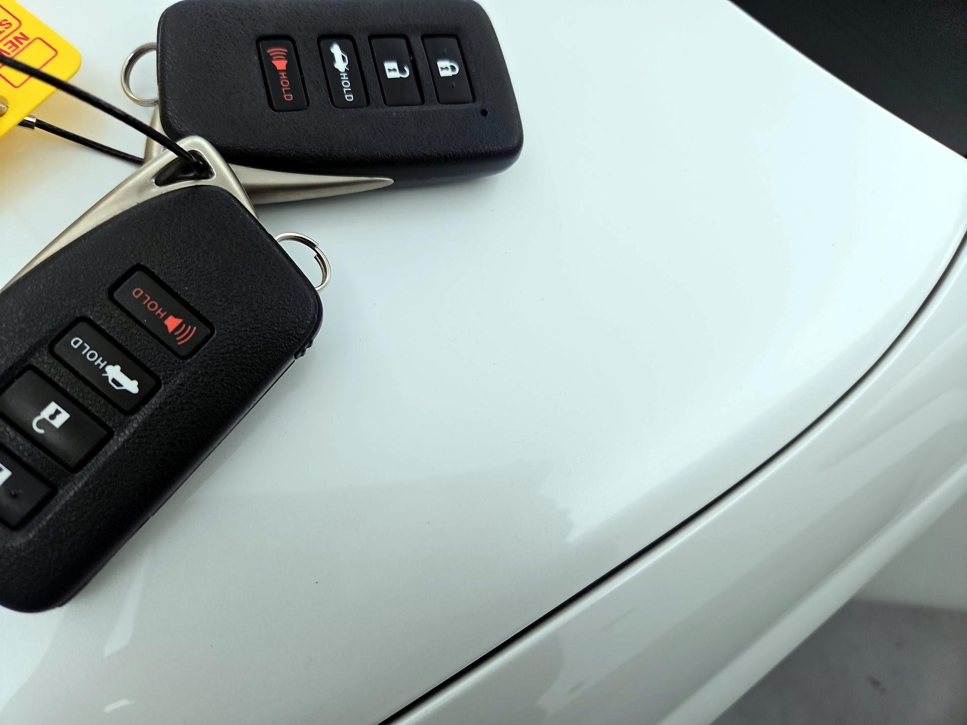 Thumbnail: 2015 Lexus ES - 19