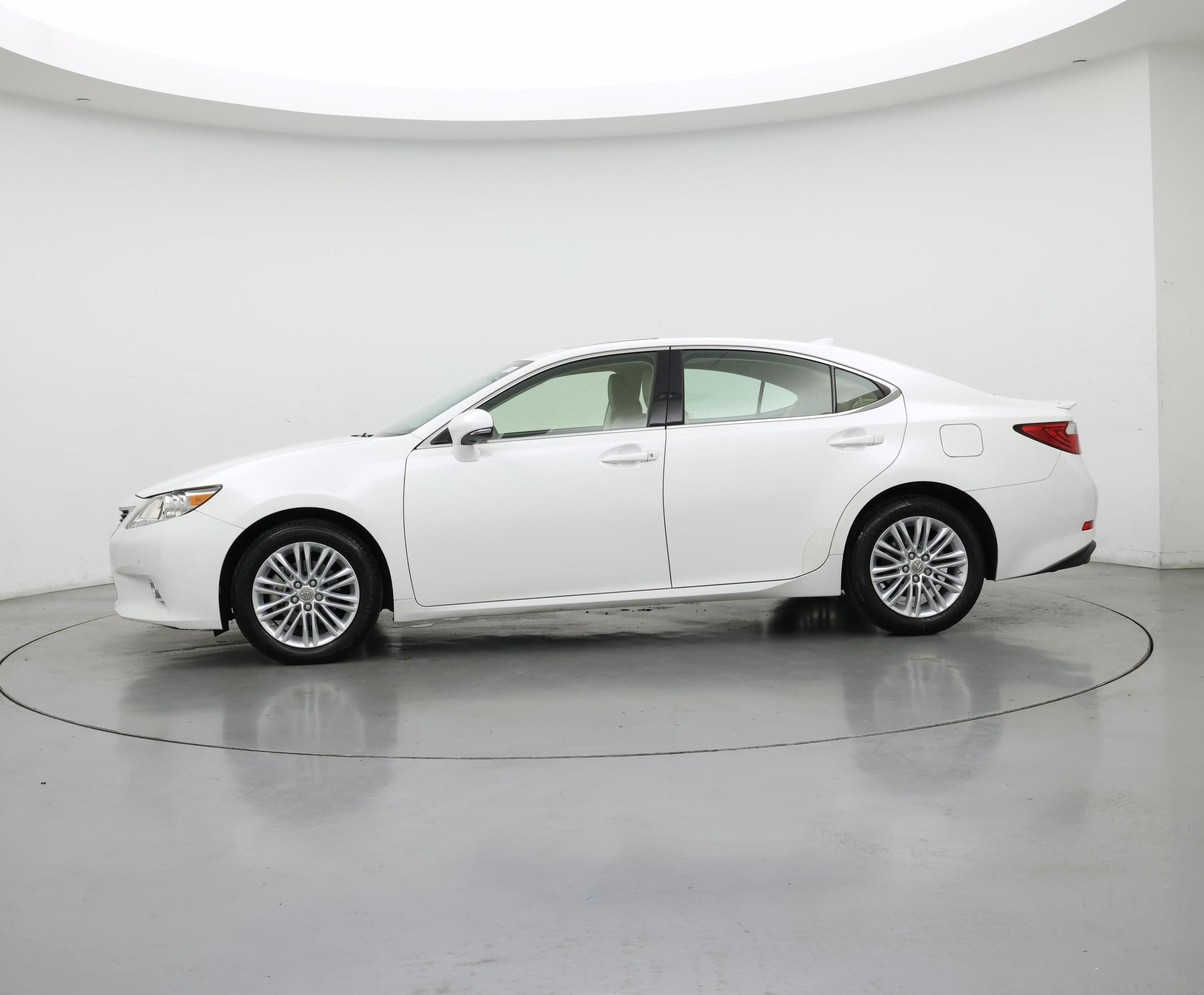 Thumbnail: 2015 Lexus ES - 3