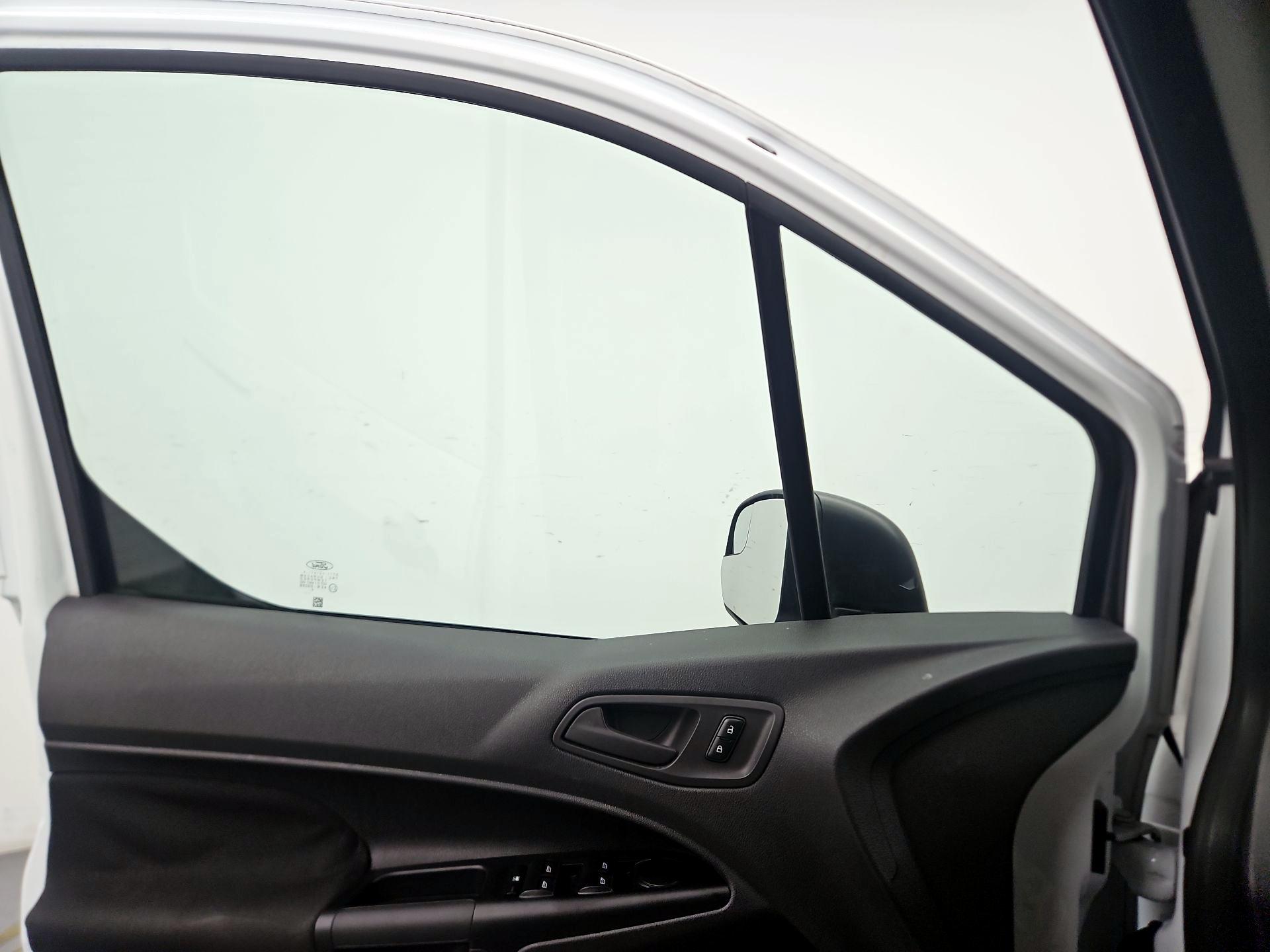 Thumbnail: 2015 Ford Transit Series - 12