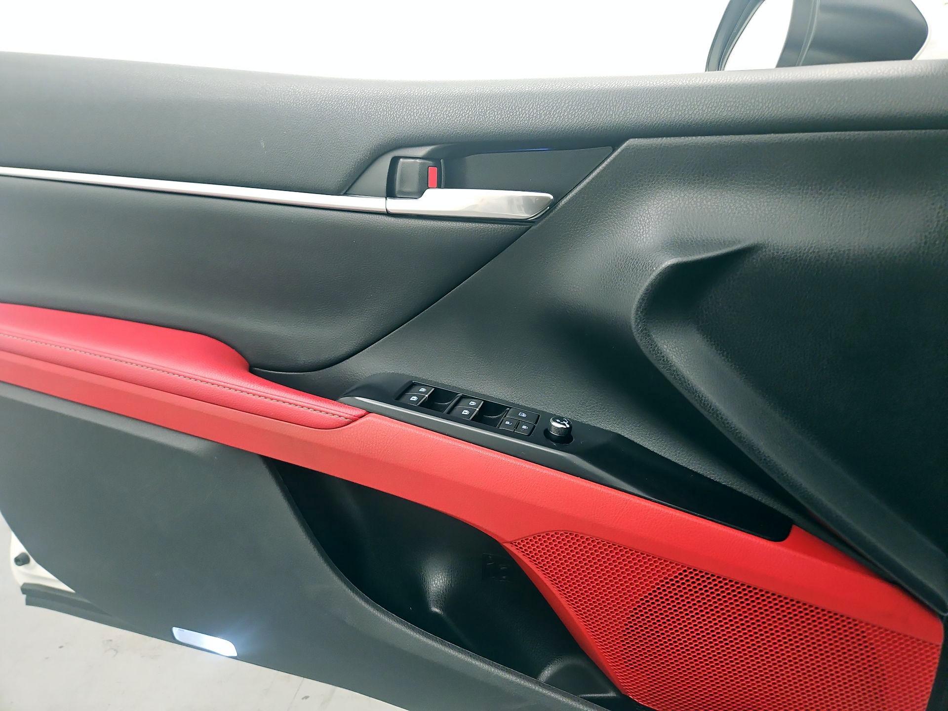 Thumbnail: 2020 Toyota Camry - 12