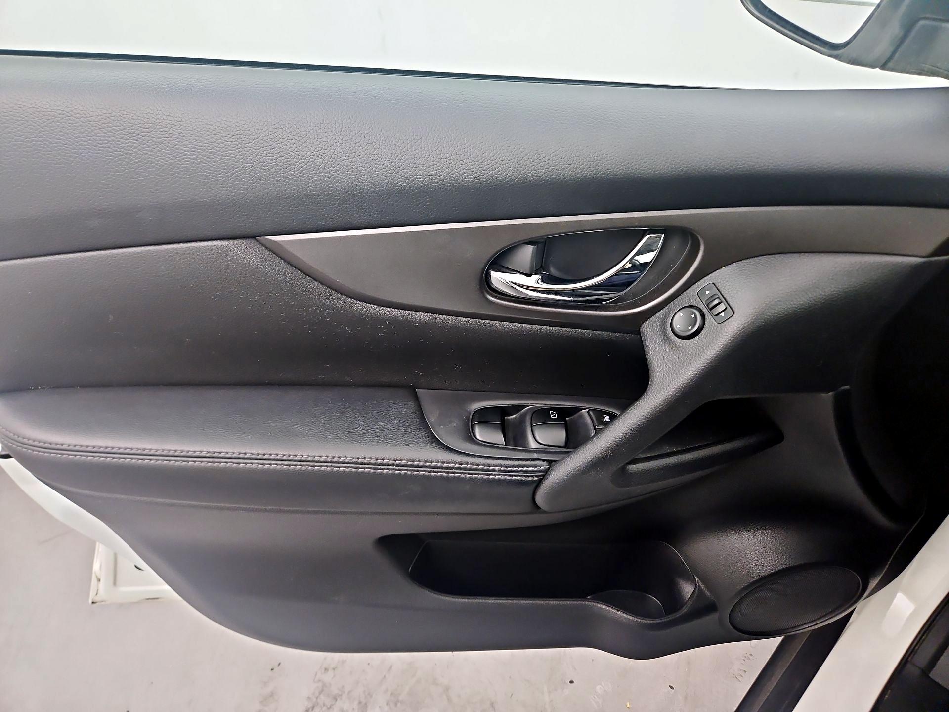 Thumbnail: 2015 Nissan Rogue - 12