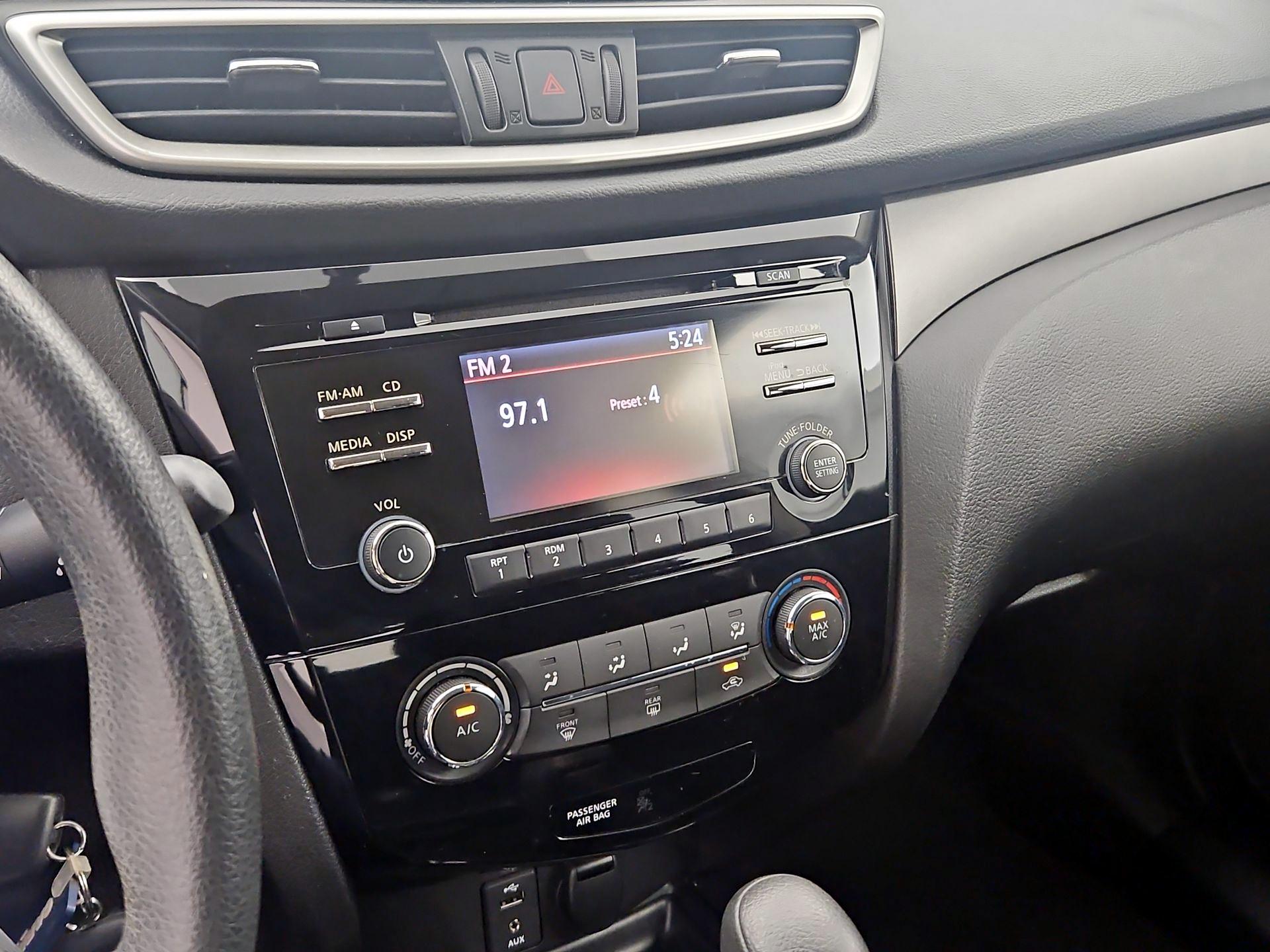 Thumbnail: 2015 Nissan Rogue - 14