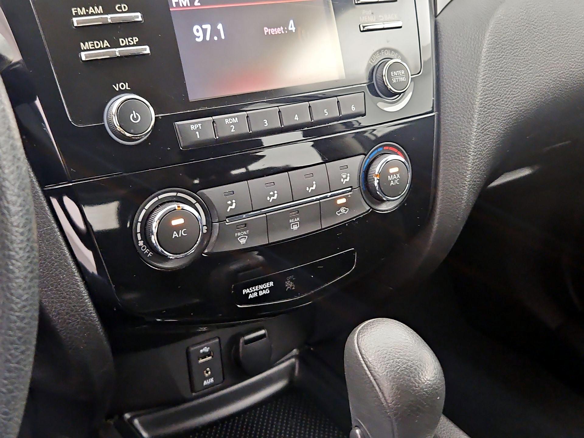 Thumbnail: 2015 Nissan Rogue - 15