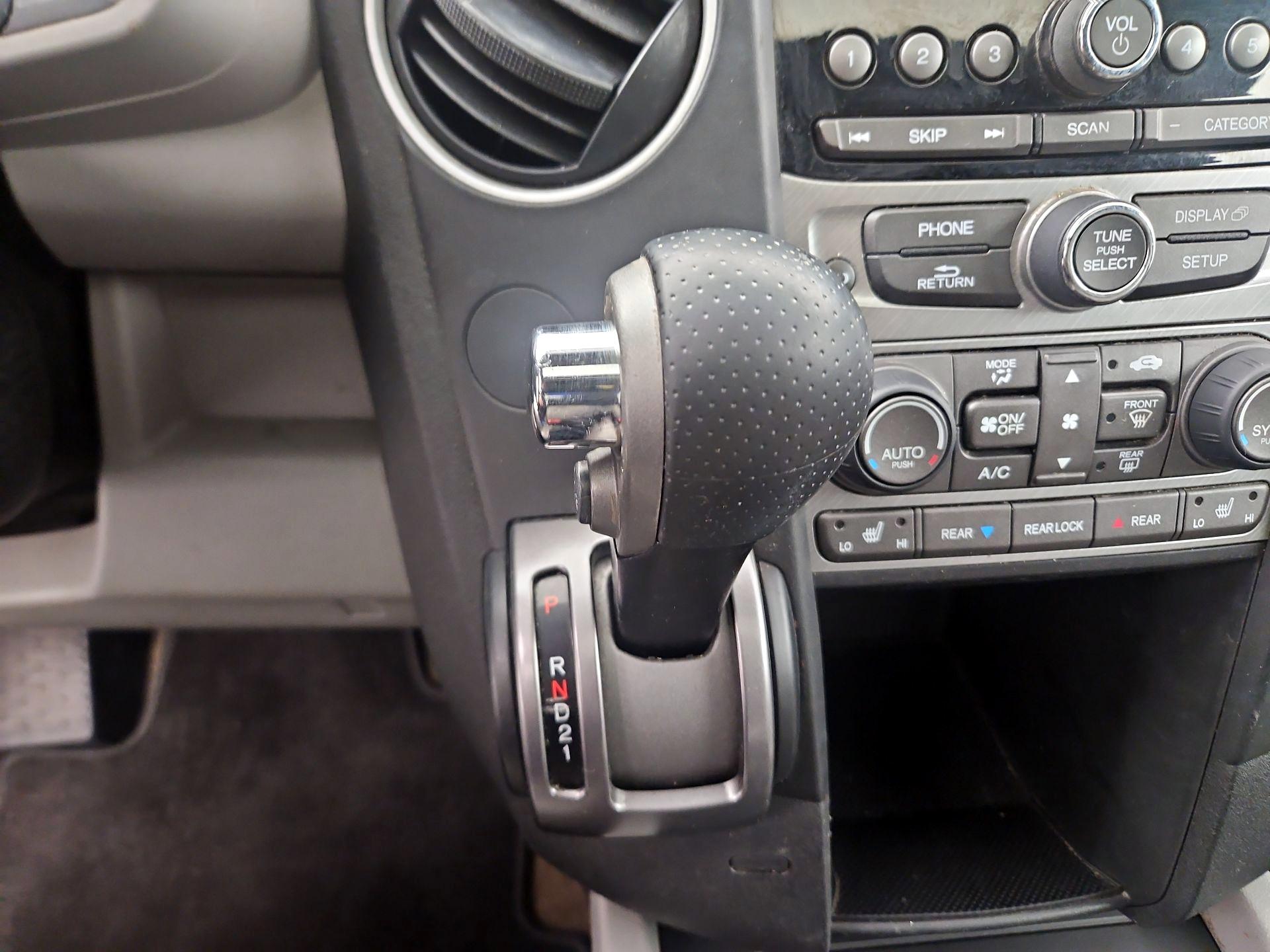 Thumbnail: 2015 Honda Pilot - 17