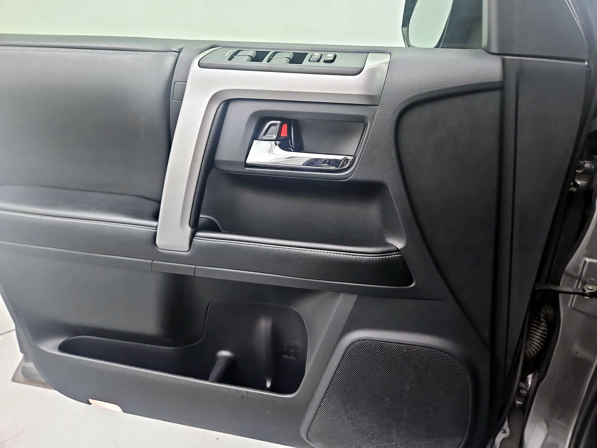 Thumbnail: 2015 Toyota 4Runner - 12