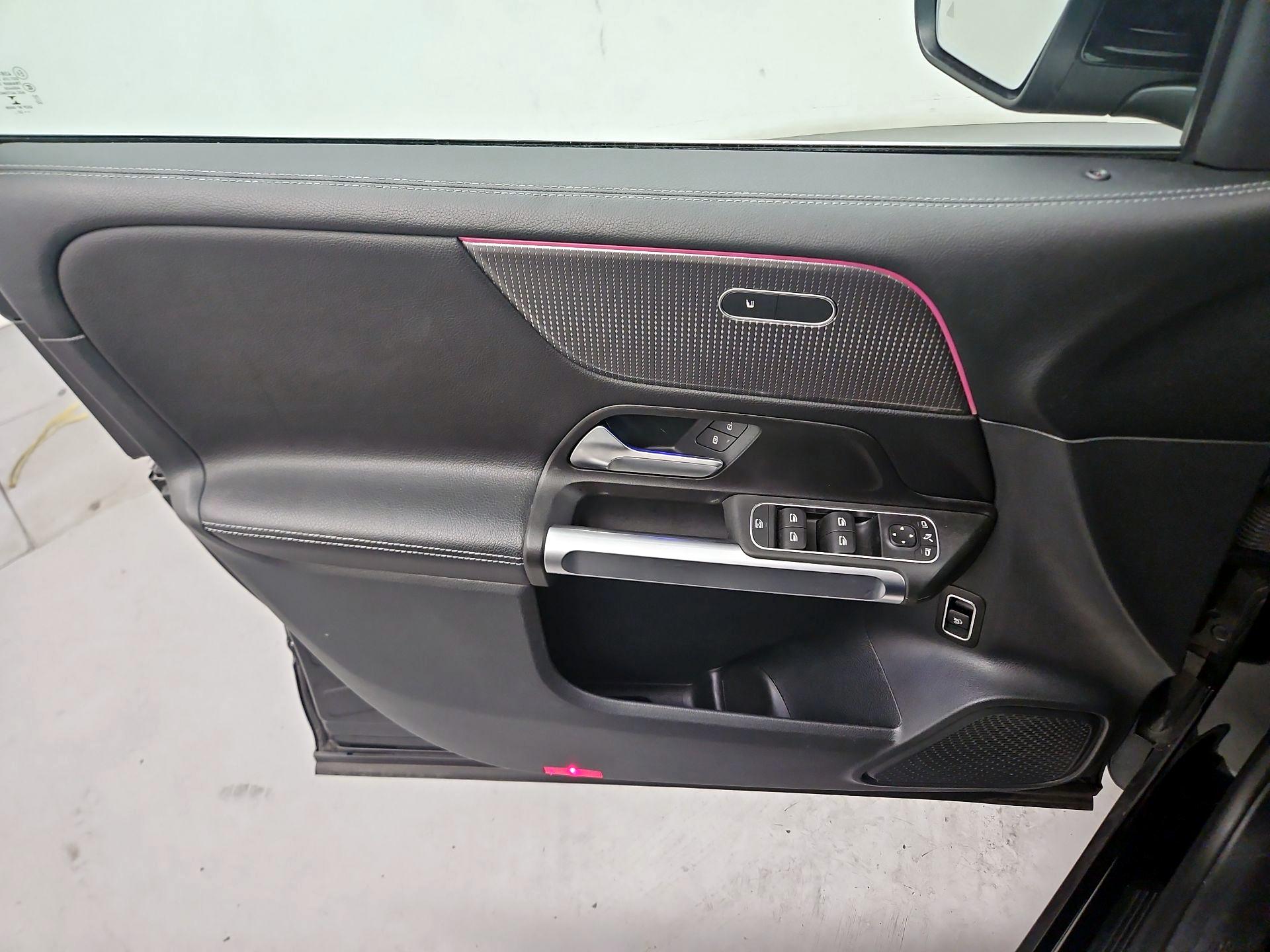 Thumbnail: 2022 Mercedes-Benz GLB - 12