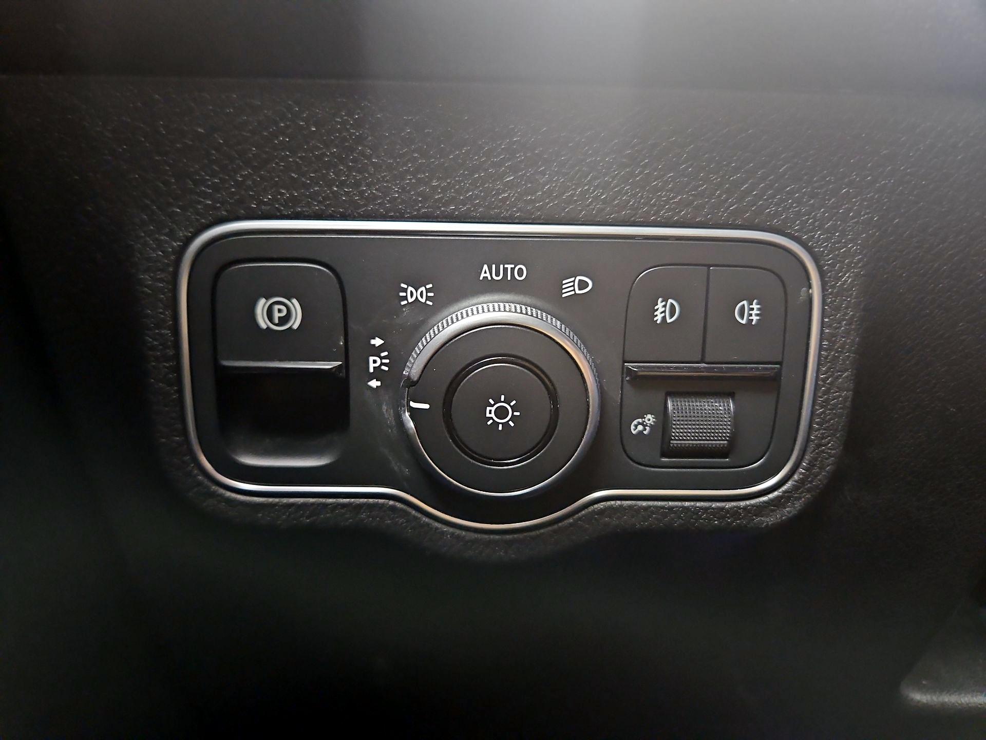 Thumbnail: 2022 Mercedes-Benz GLB - 13