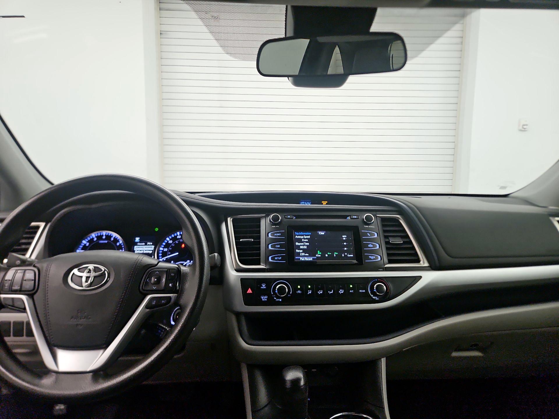 Thumbnail: 2019 Toyota Highlander - 9