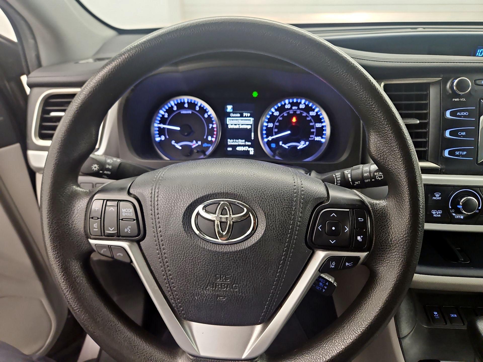 Thumbnail: 2019 Toyota Highlander - 10