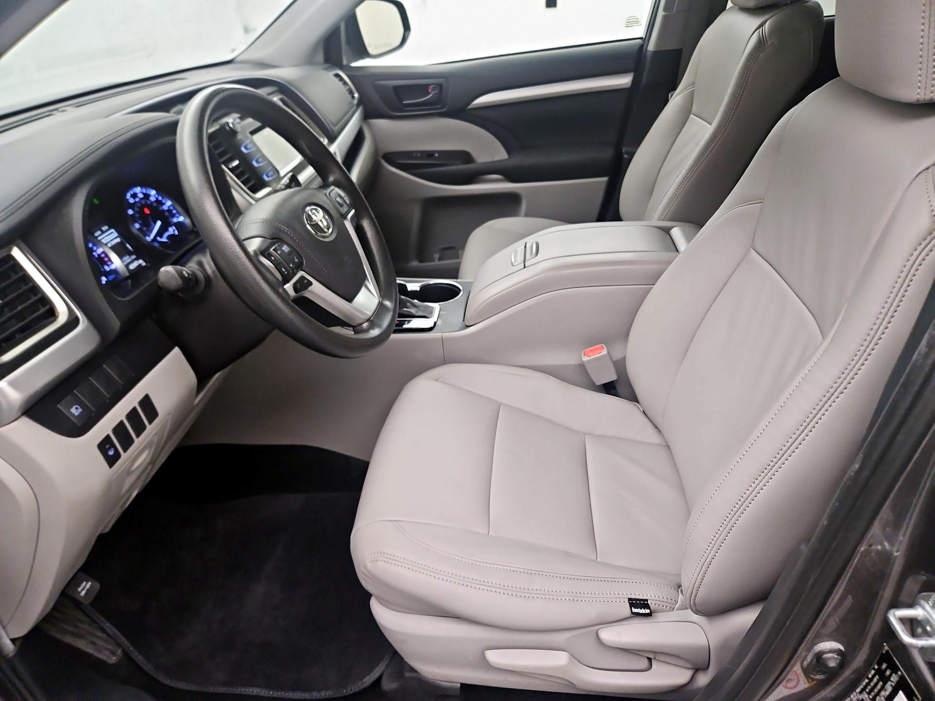 Thumbnail: 2019 Toyota Highlander - 11