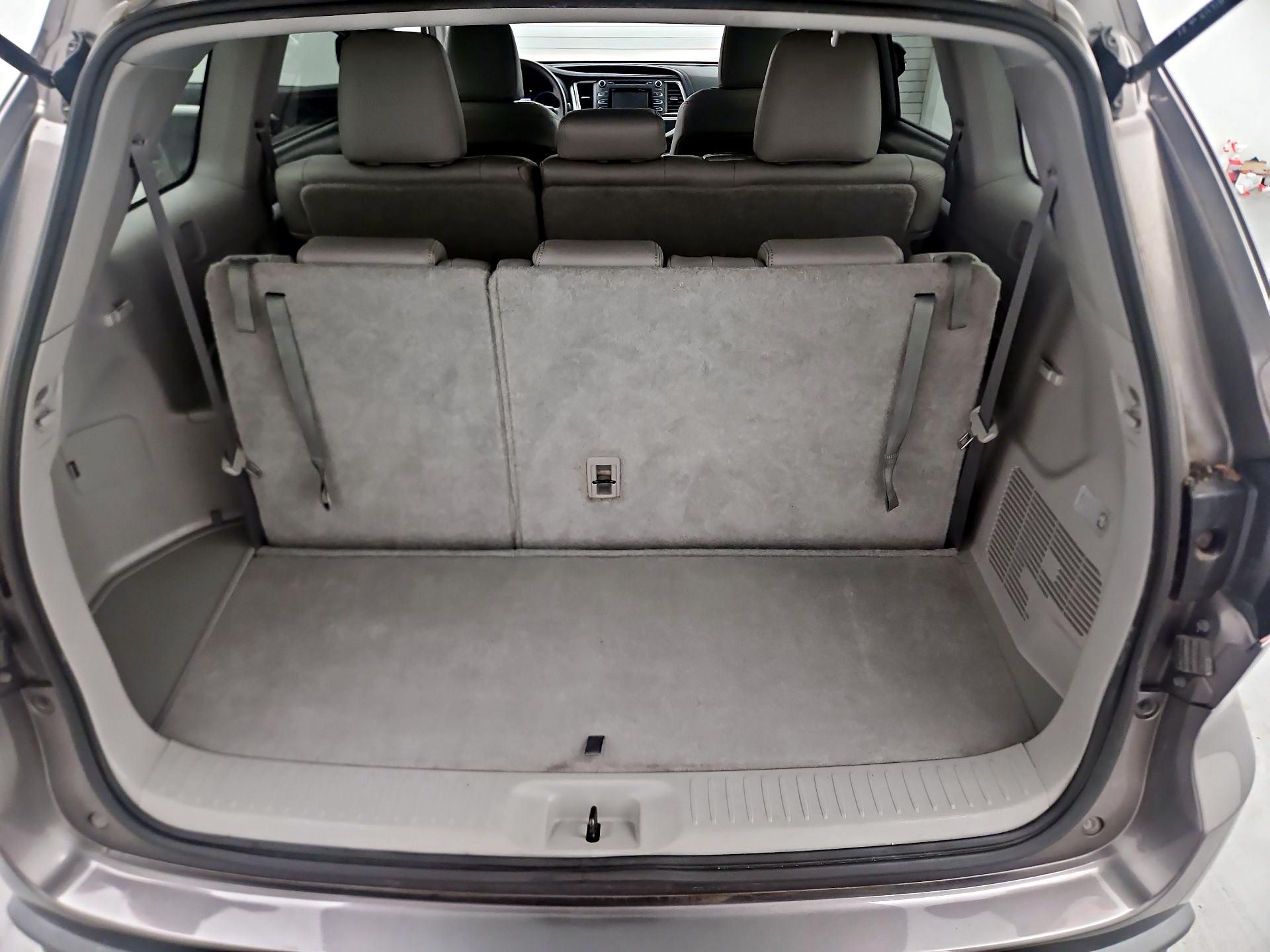 Thumbnail: 2019 Toyota Highlander - 17