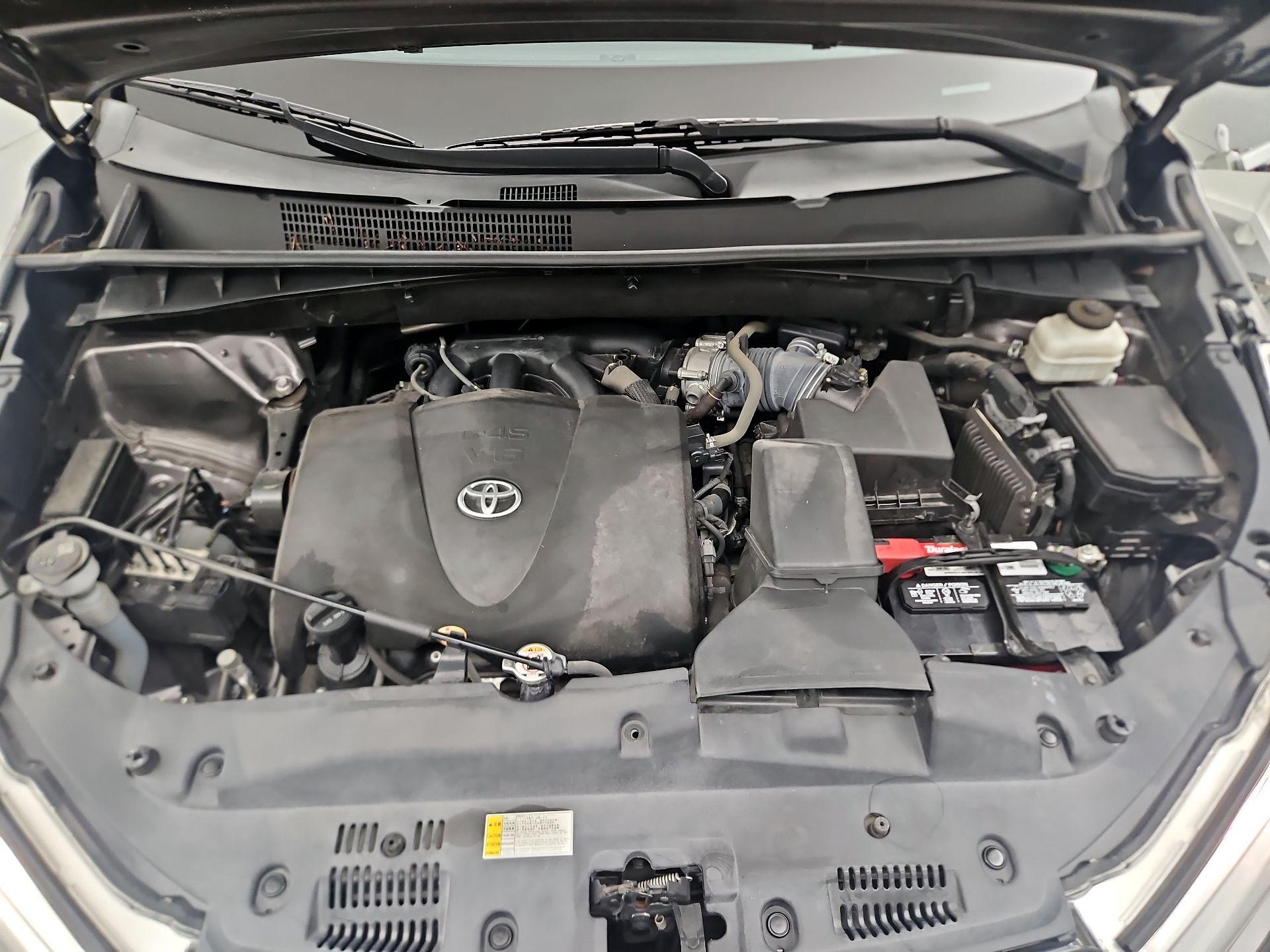 Thumbnail: 2019 Toyota Highlander - 18