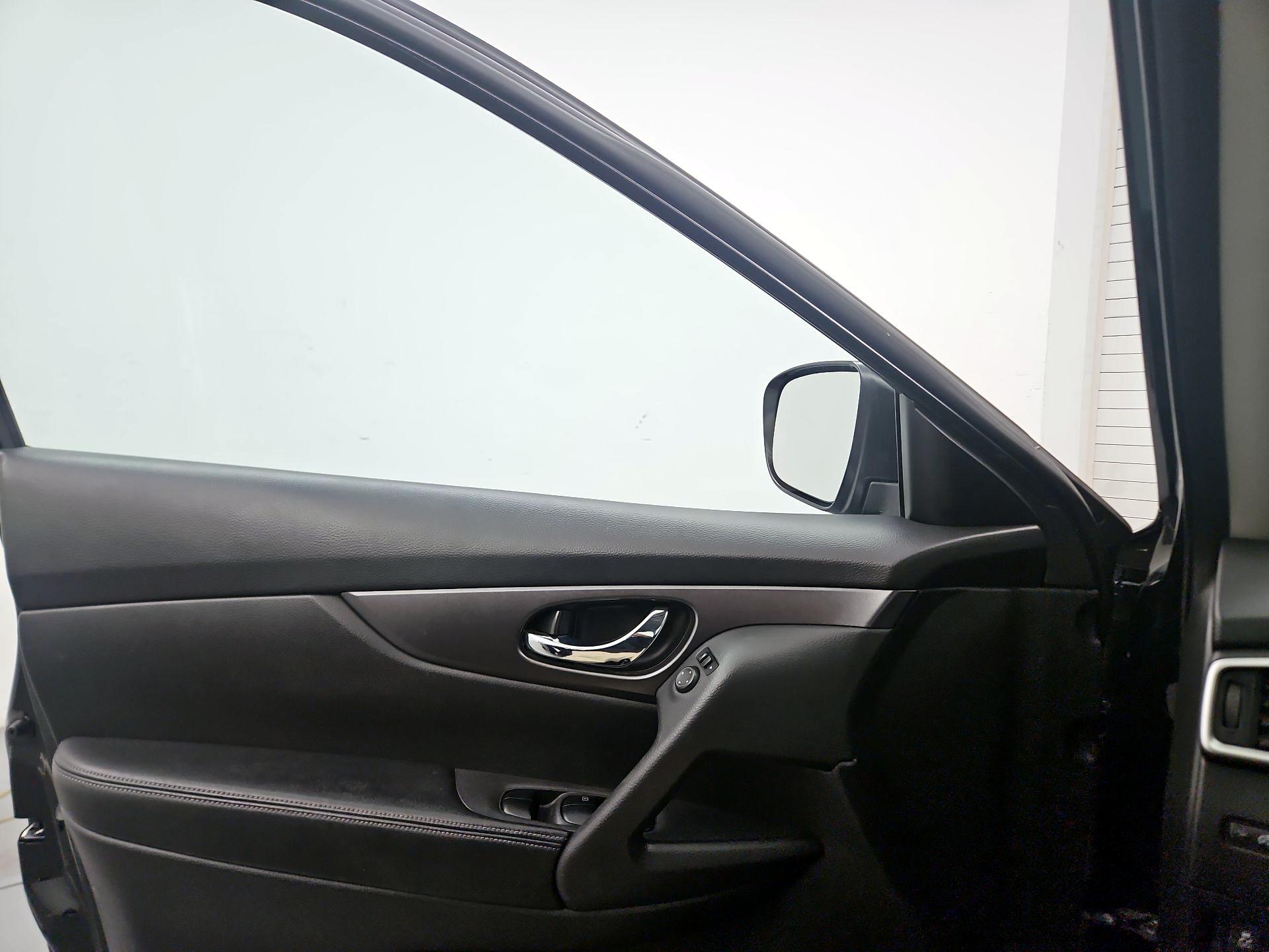 Thumbnail: 2016 Nissan Rogue - 12