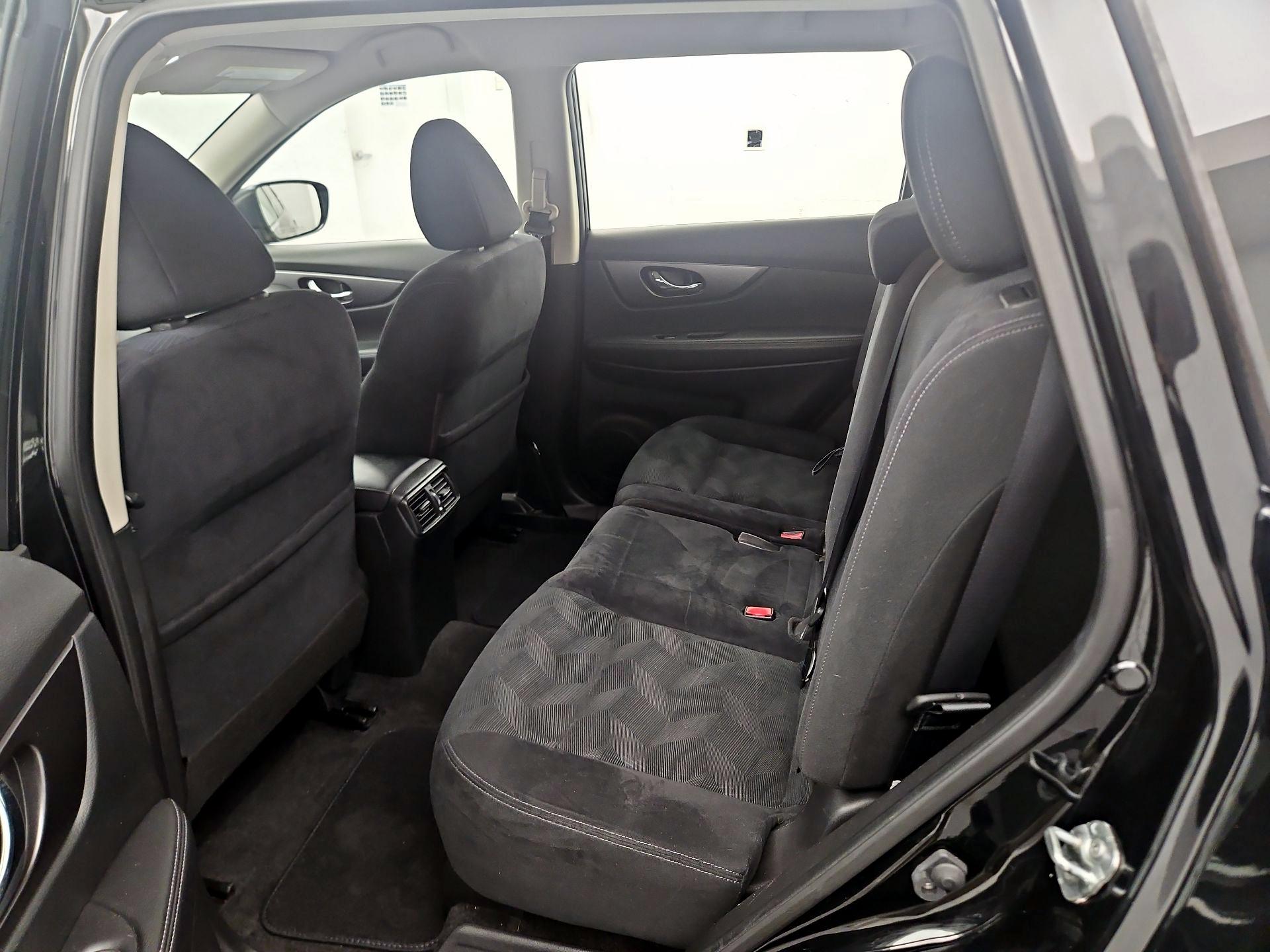 Thumbnail: 2016 Nissan Rogue - 16