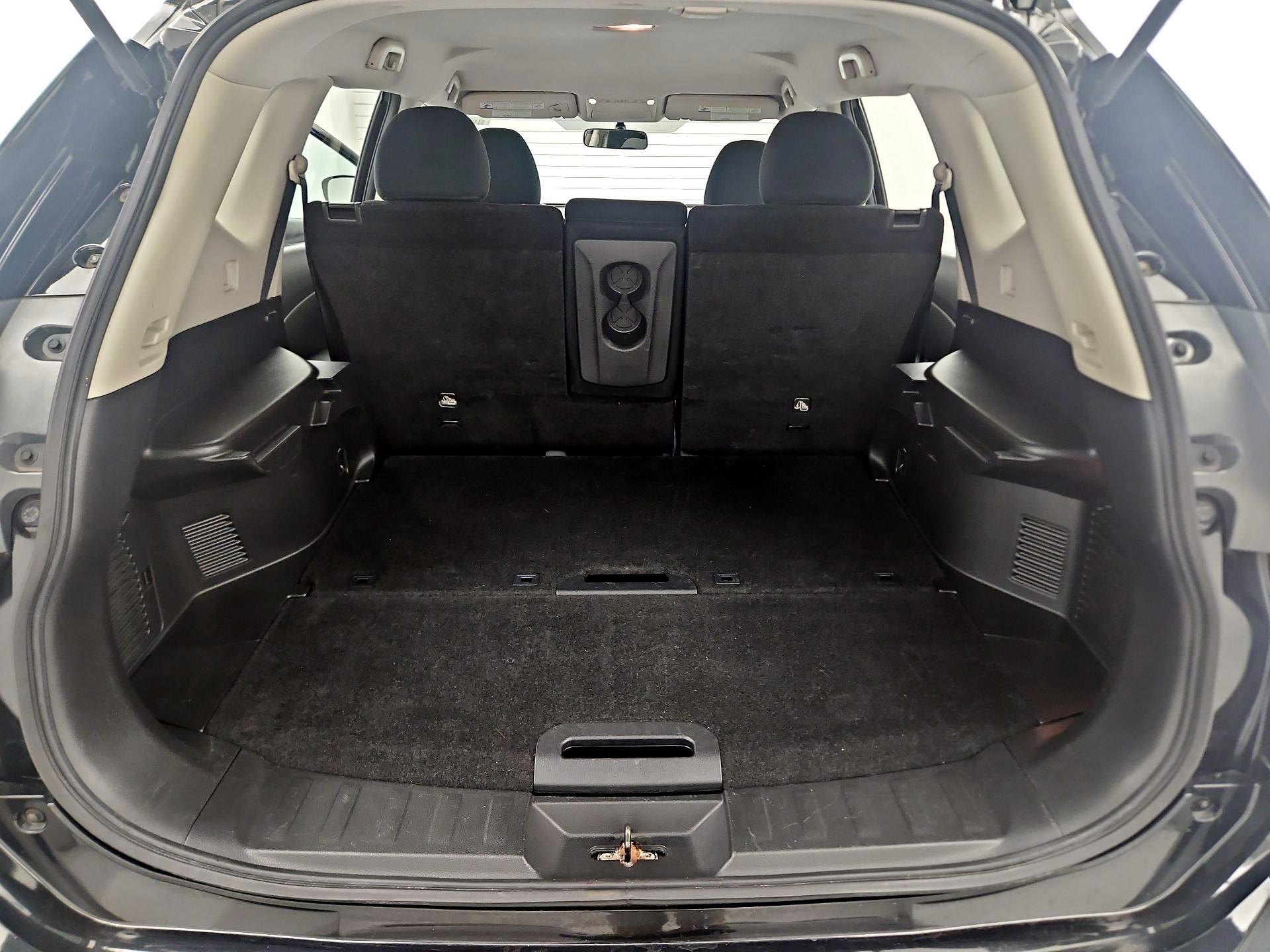 Thumbnail: 2016 Nissan Rogue - 17