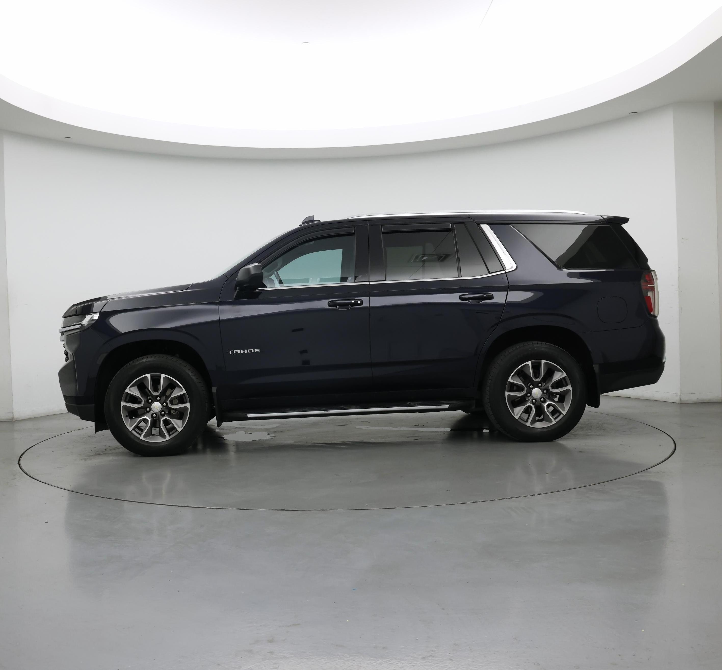 Thumbnail: 2022 Chevrolet Tahoe - 3